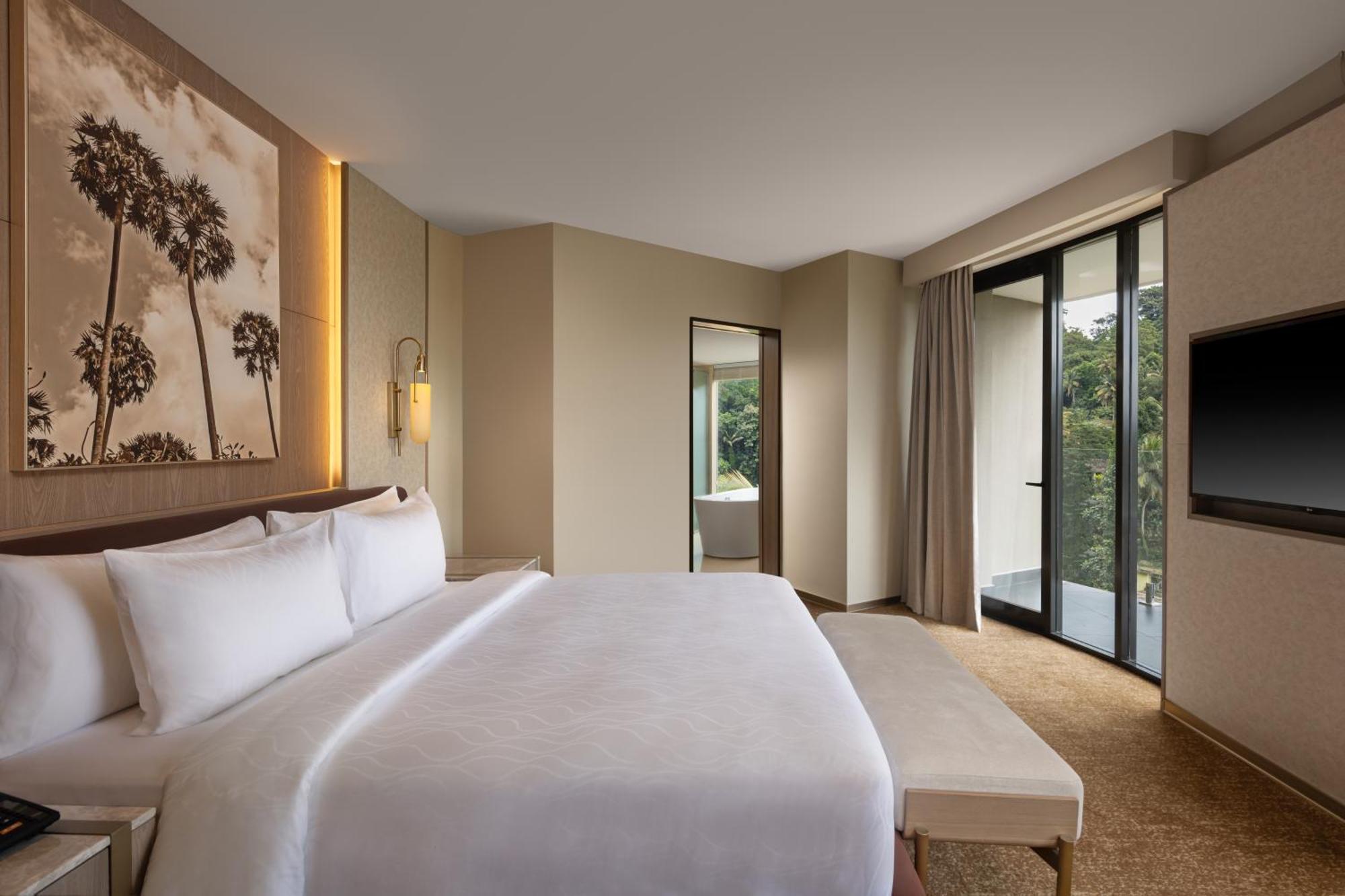 EXECUTIVE SUITE BALCONY