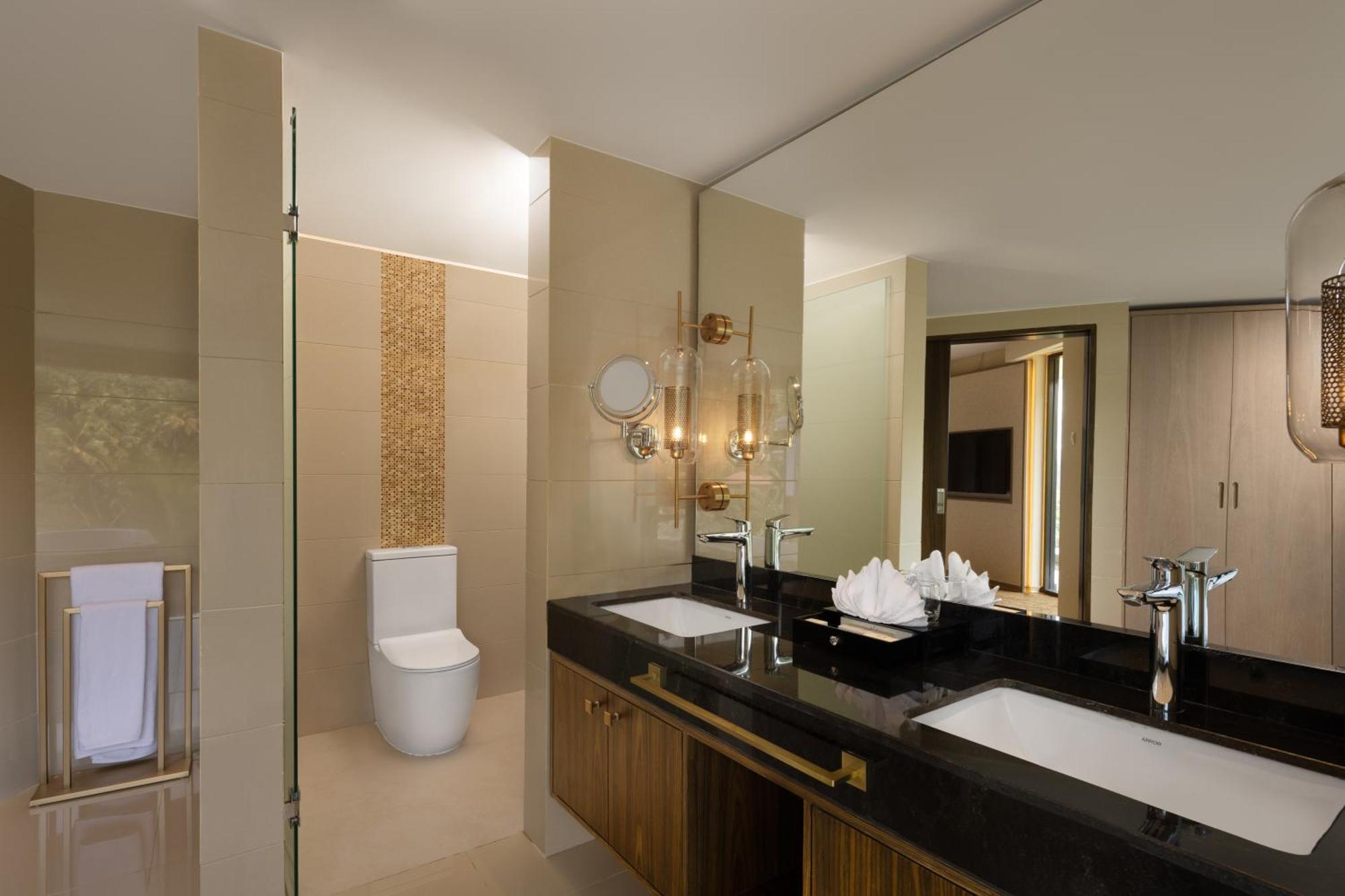 EXECUTIVE SUITE BALCONY