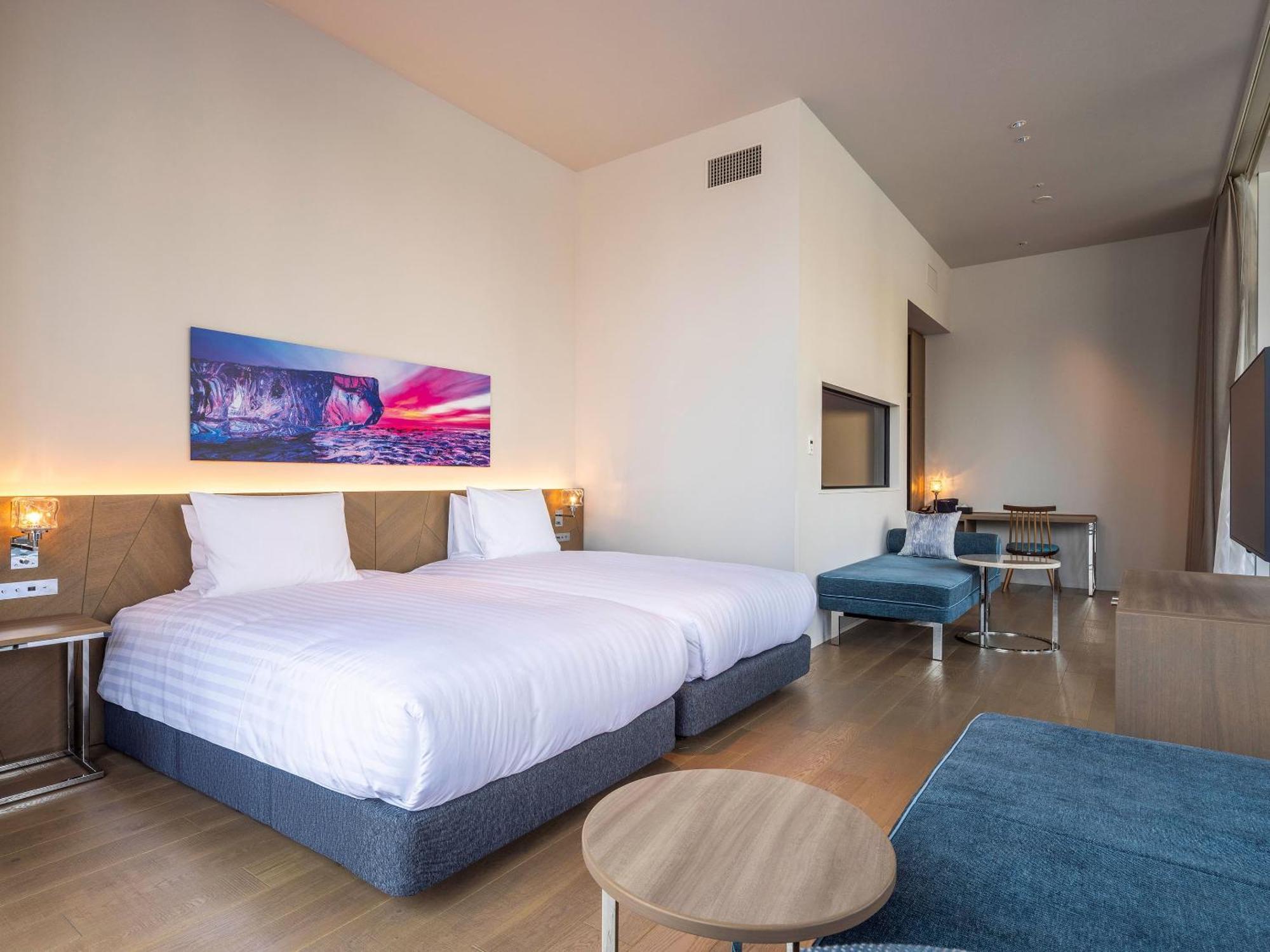 Corner Junior Suite with Terrace - Non-Smoking