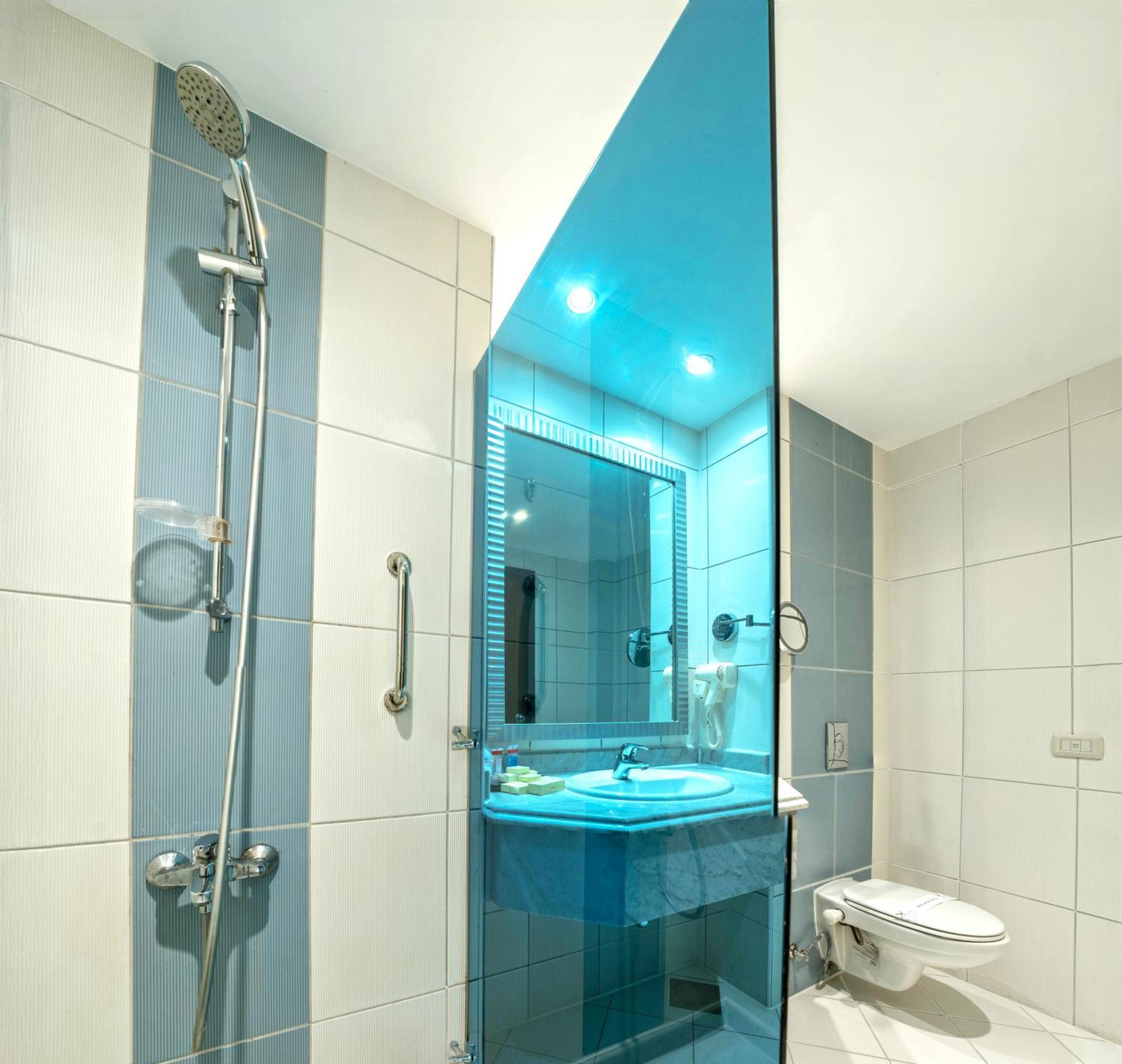 Chambre Triple Supérieure (3 Adultes + 1 Enfant)
