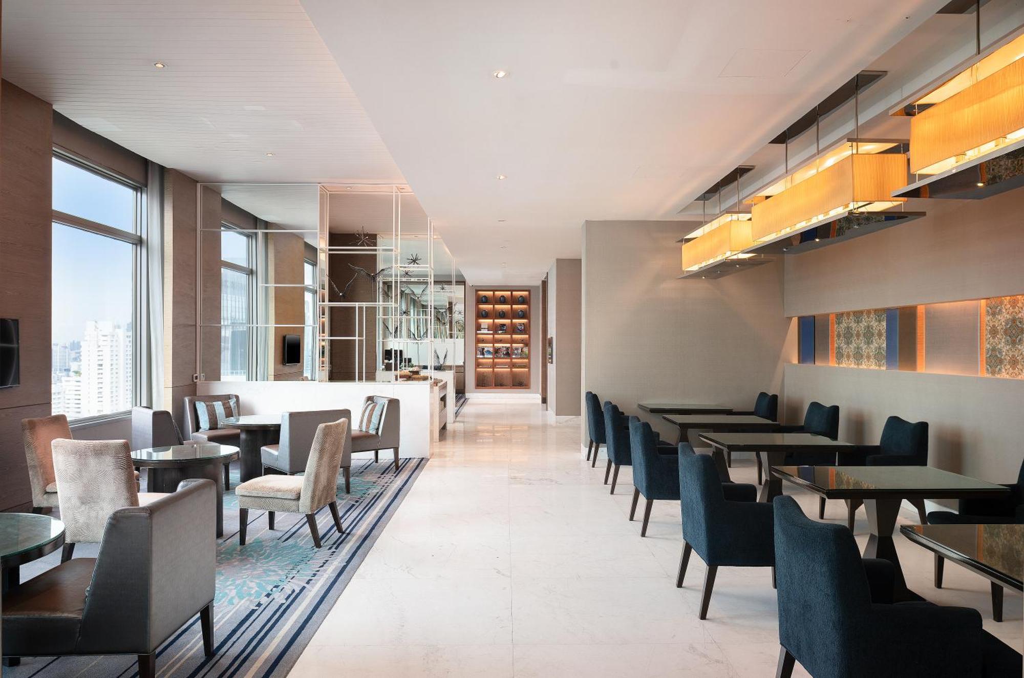Junior Suite Lounge Access