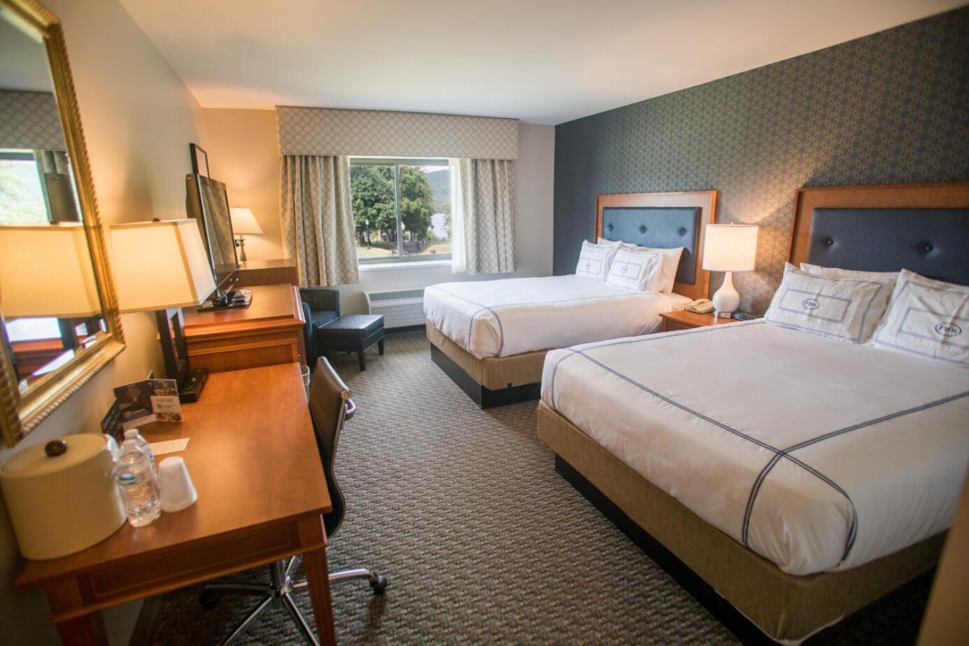 Premium Mountain View Two Queen Beds