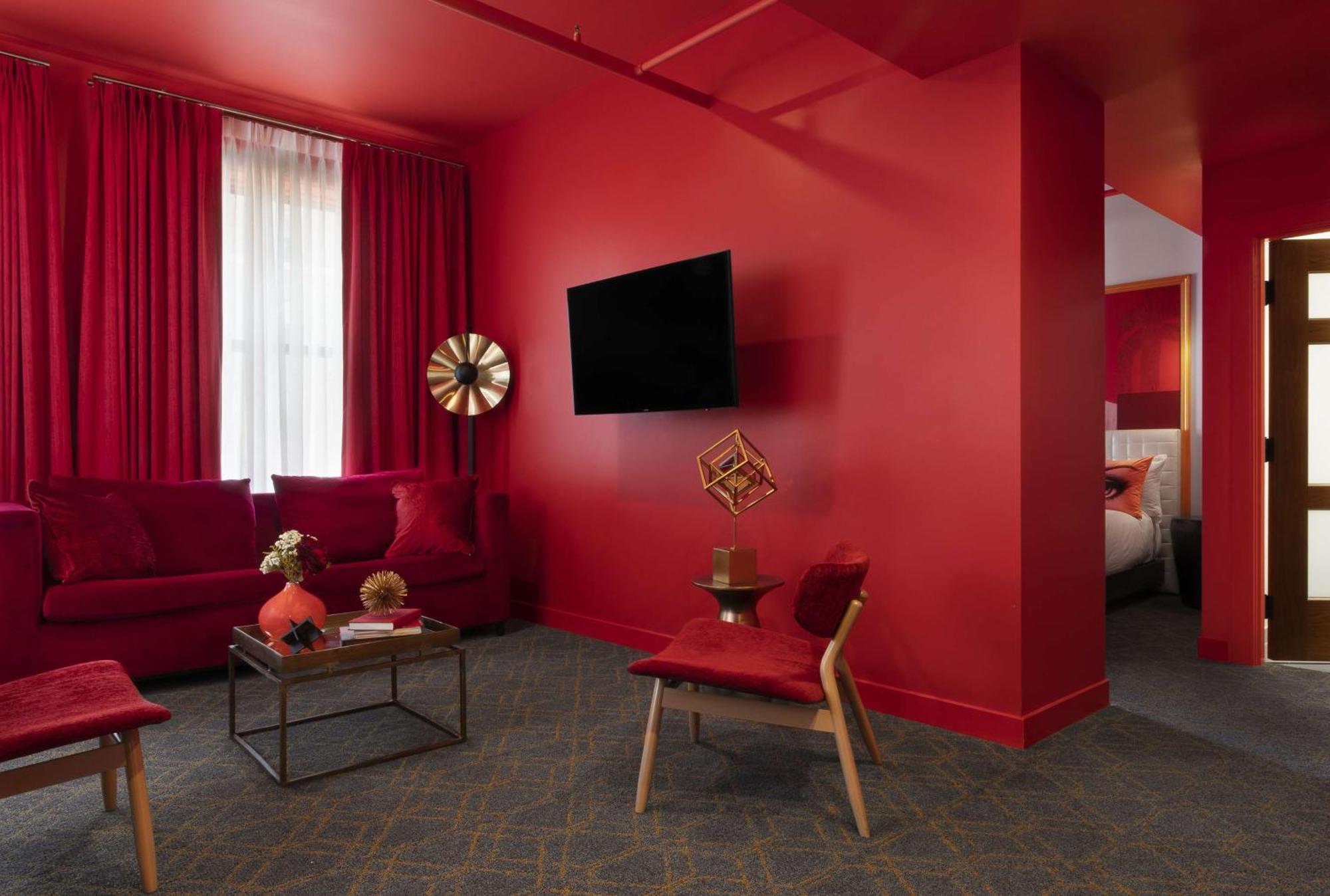 One-Bedroom Red King Suite with Kitchenette