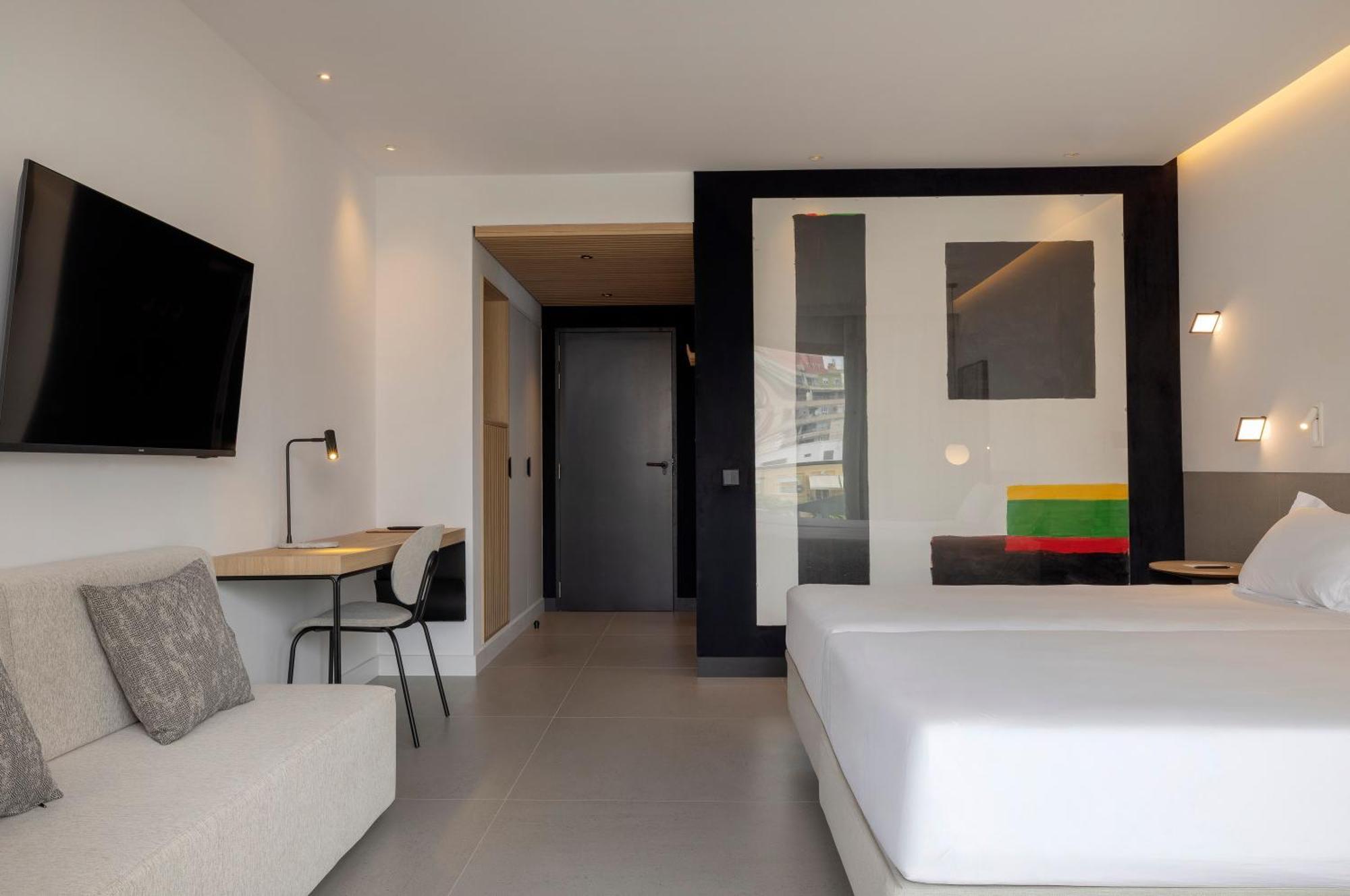 Double Room with City View and Balcony