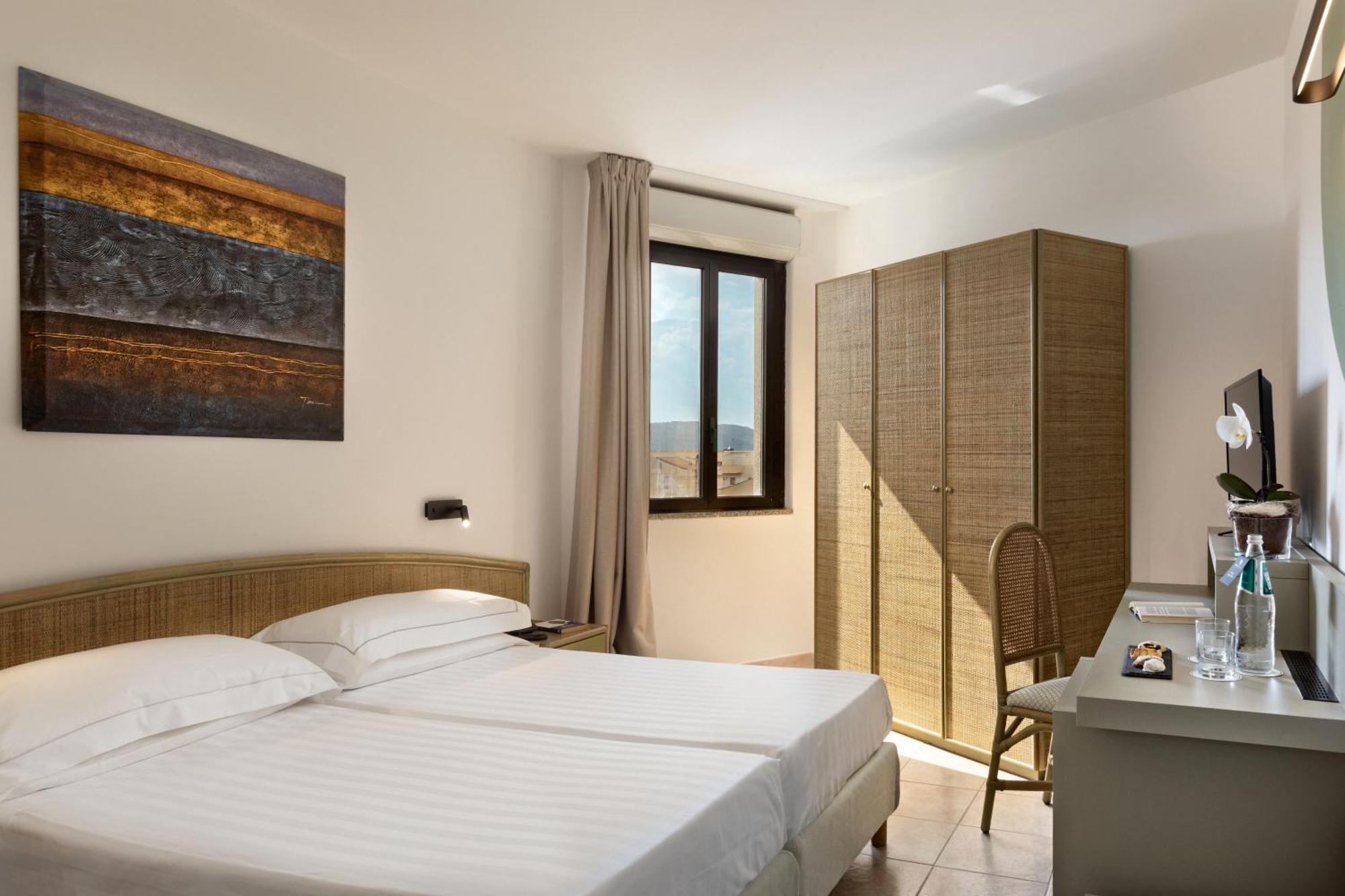 Double or Twin Room Sea View