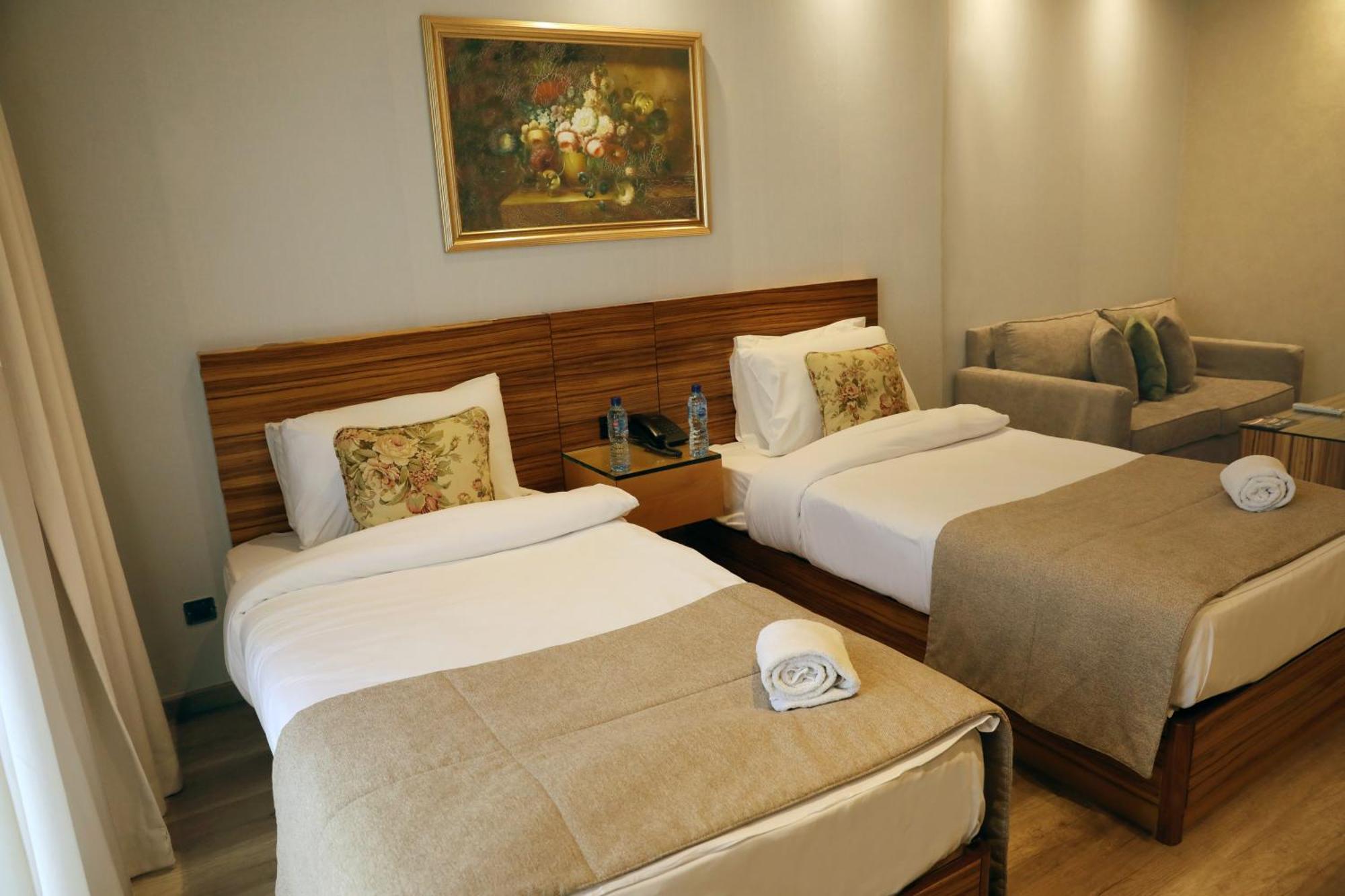 Quarto com Cama de Casal ou 2 de Solteiro