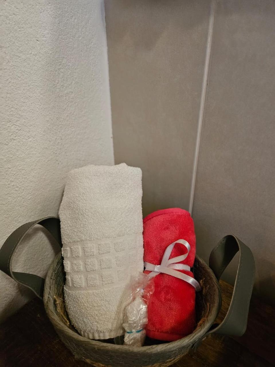 Suíte com Cama King-size e Banheira de Hidromassagem