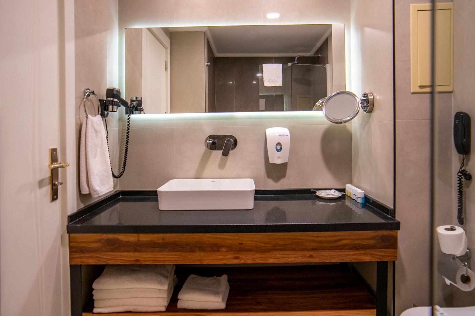 Double Room with Balcony and Sea View,1673511142:JPEG
