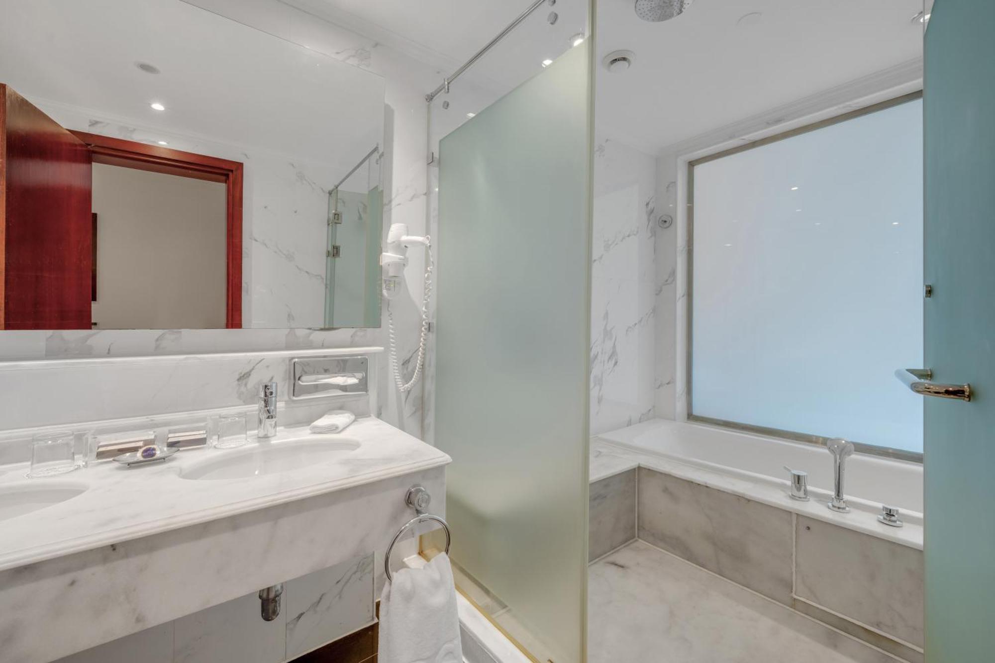 Suíte Royal Savoy de 2 Quartos (Para Adultos)