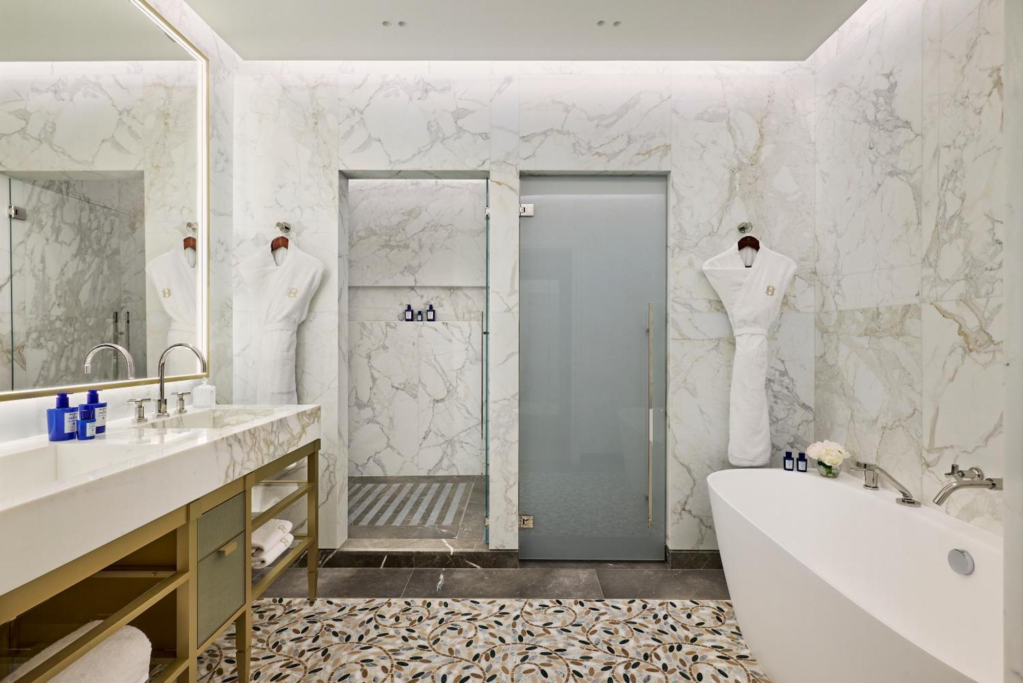 Prestige Suite with City or Courtyard View