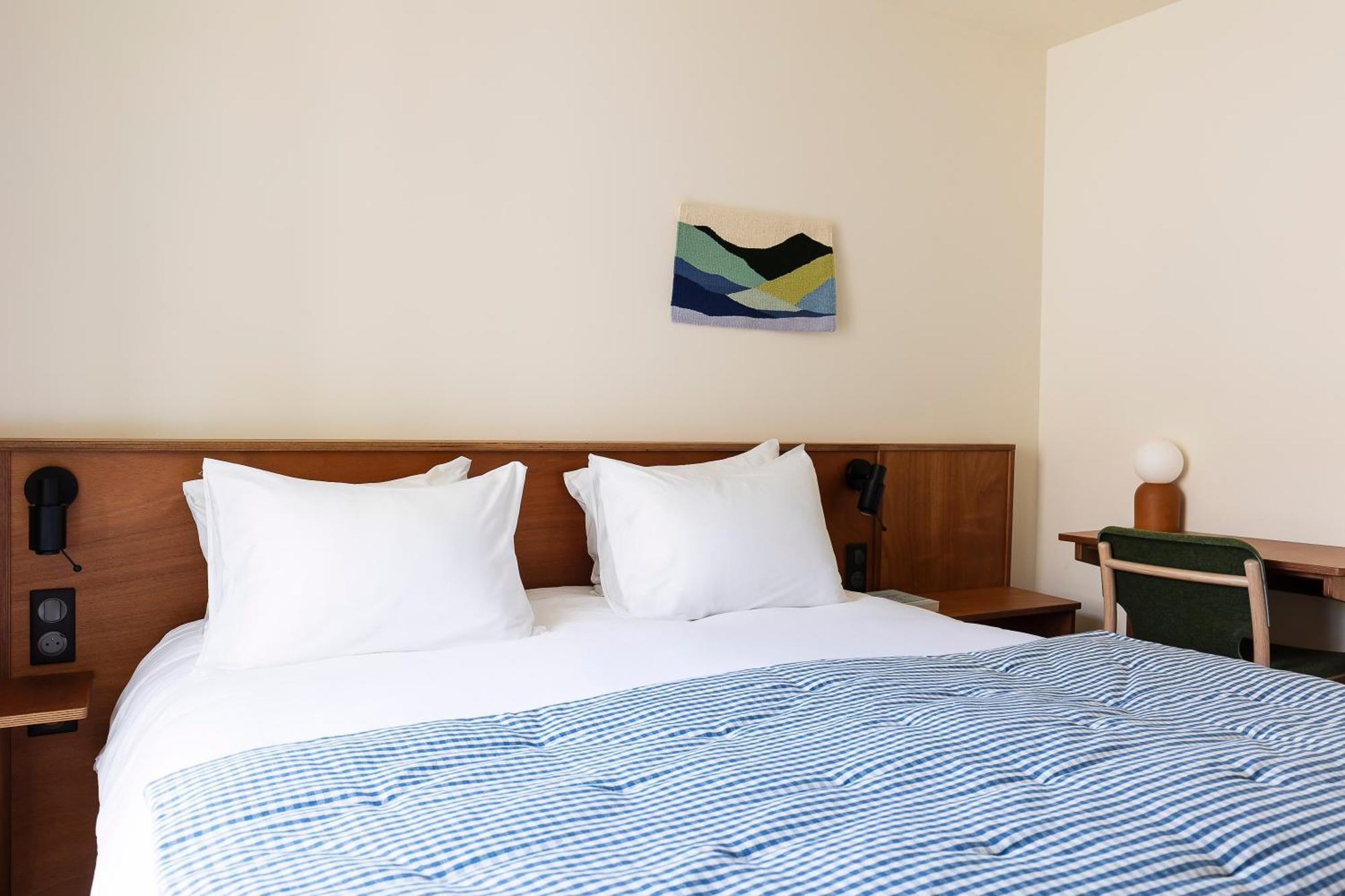 Superior sea side room,1681719160:JPEG