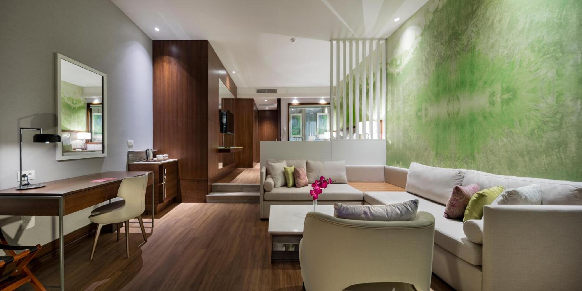 Garden Suite with Pool View / Garden view