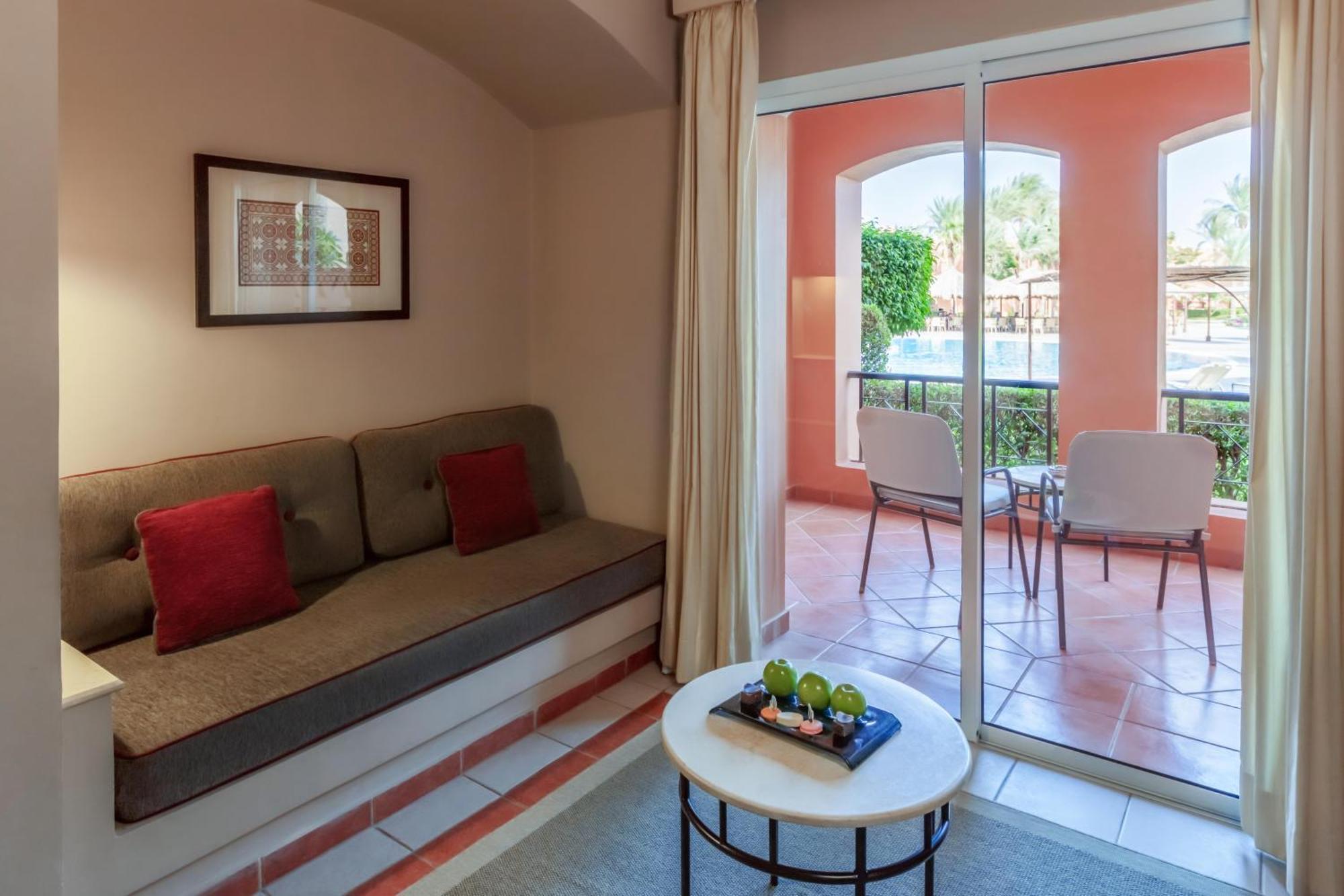 Family Queen or Twin Bed Pool View