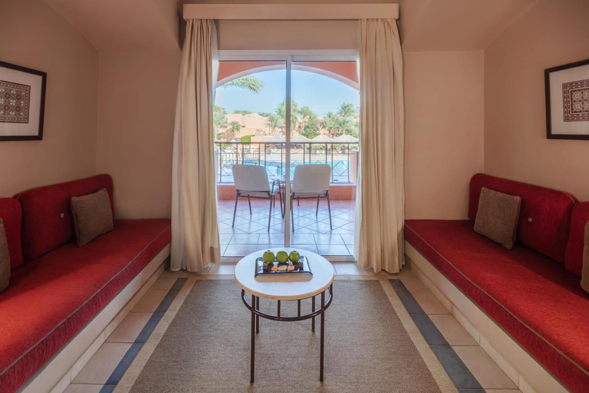 Family Queen or Twin Bed Pool View