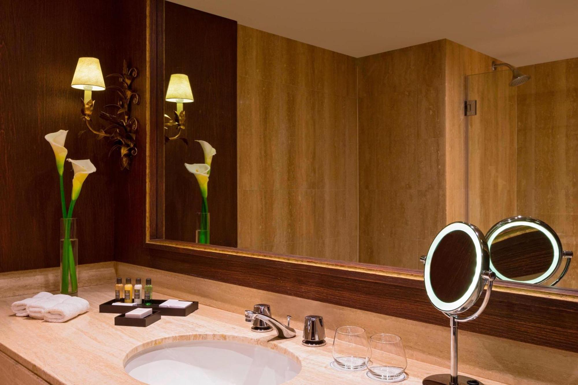 Quarto Clássico com 2 Camas de Casal
