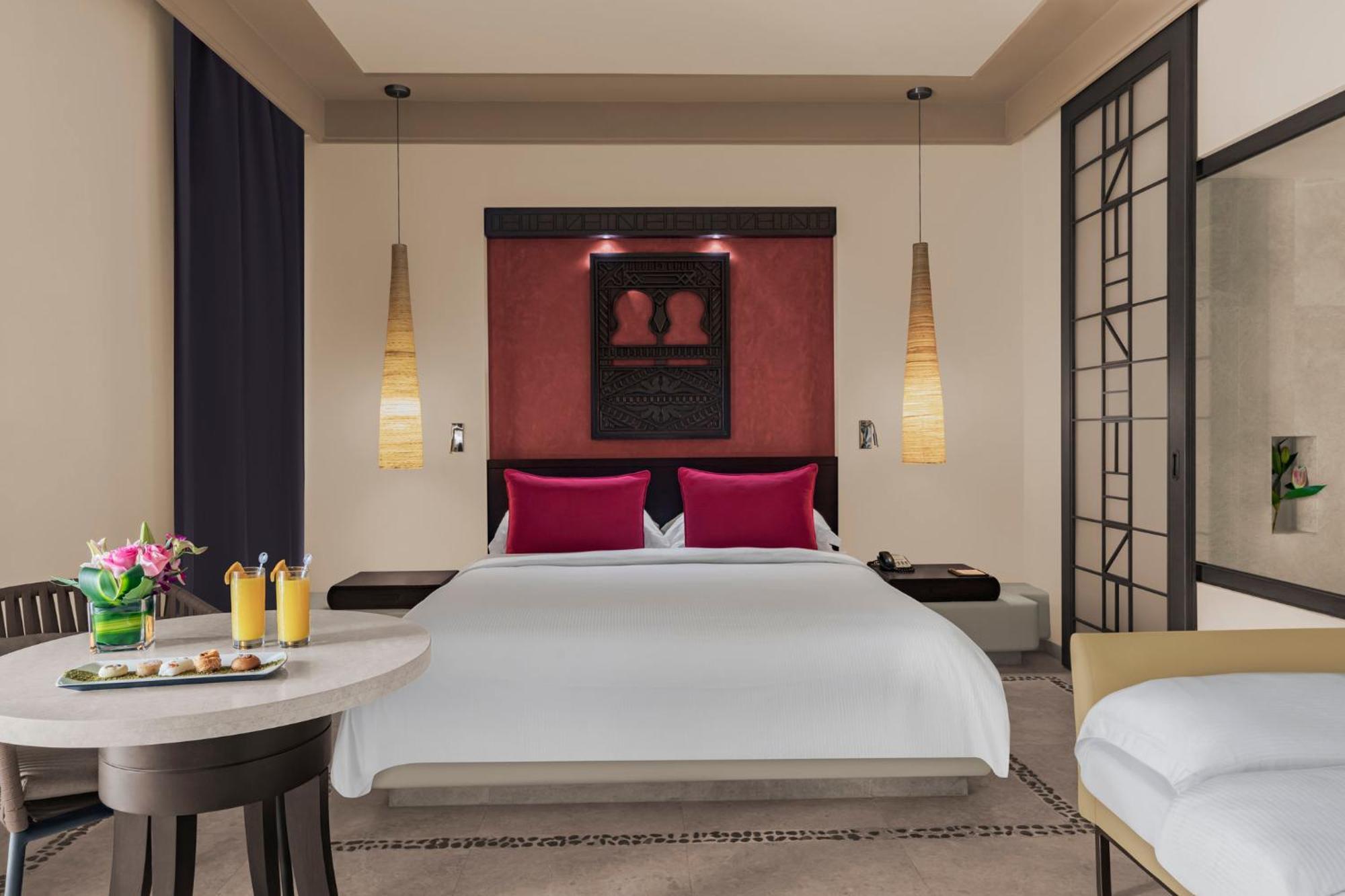 Spacious Family Ocean Room – King Bed Aqua Park Access