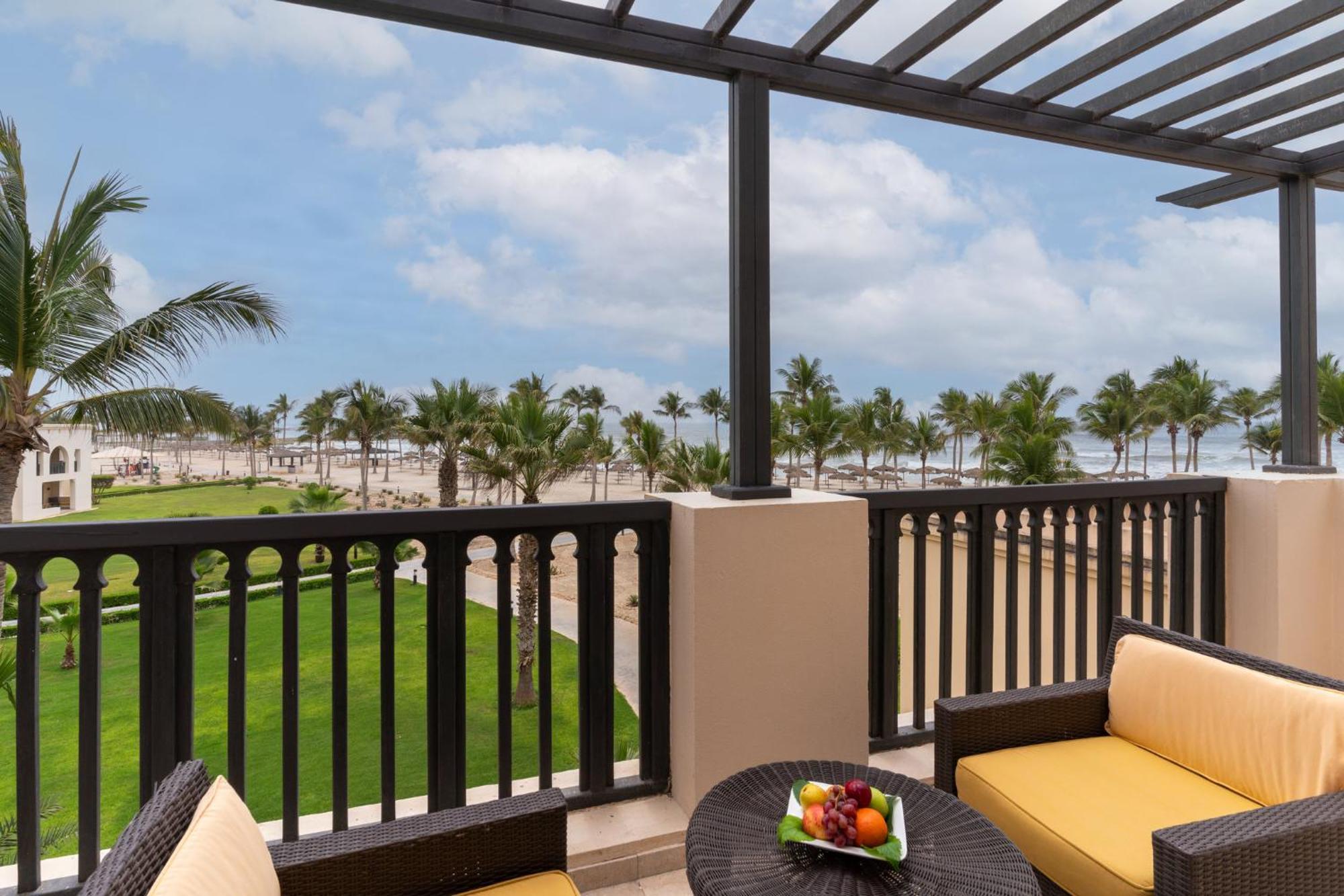 Spacious Family Ocean Room – King Bed Aqua Park Access