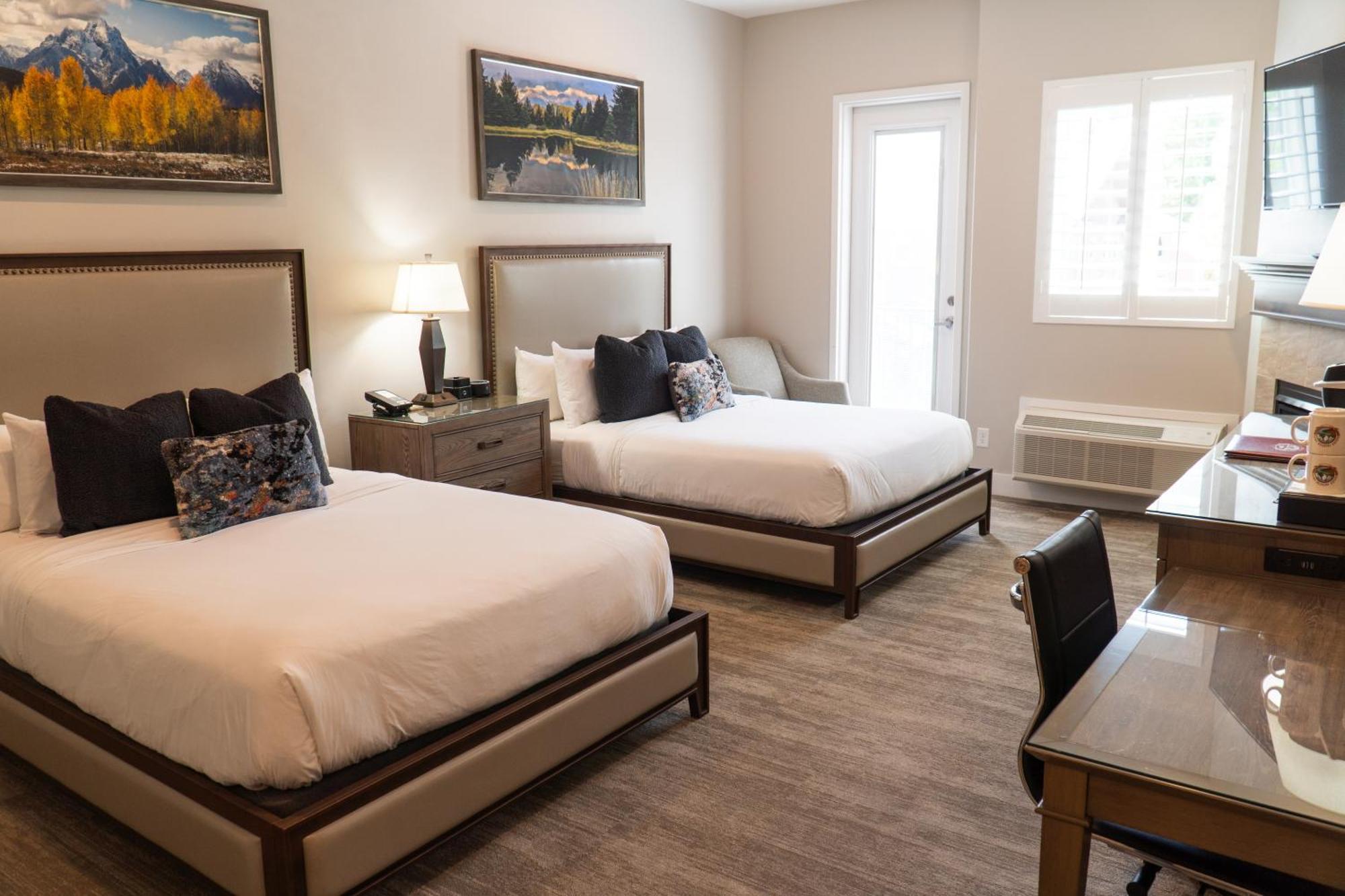 Deluxe Queen Suite