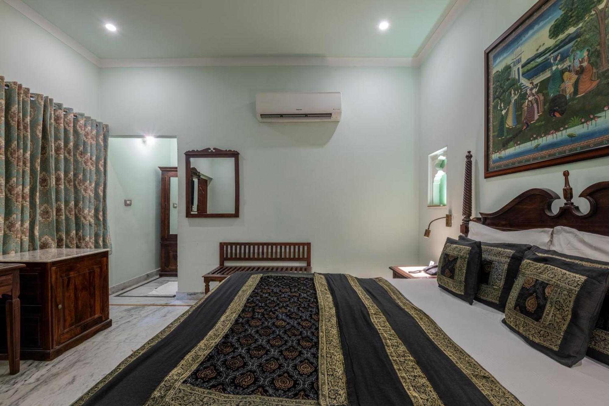 Premium Room: Late Check-Out upto 2 hours (subject to availability),Early Check-In upto 2 hours (subject to availability), 10% off on Food & Beverage services