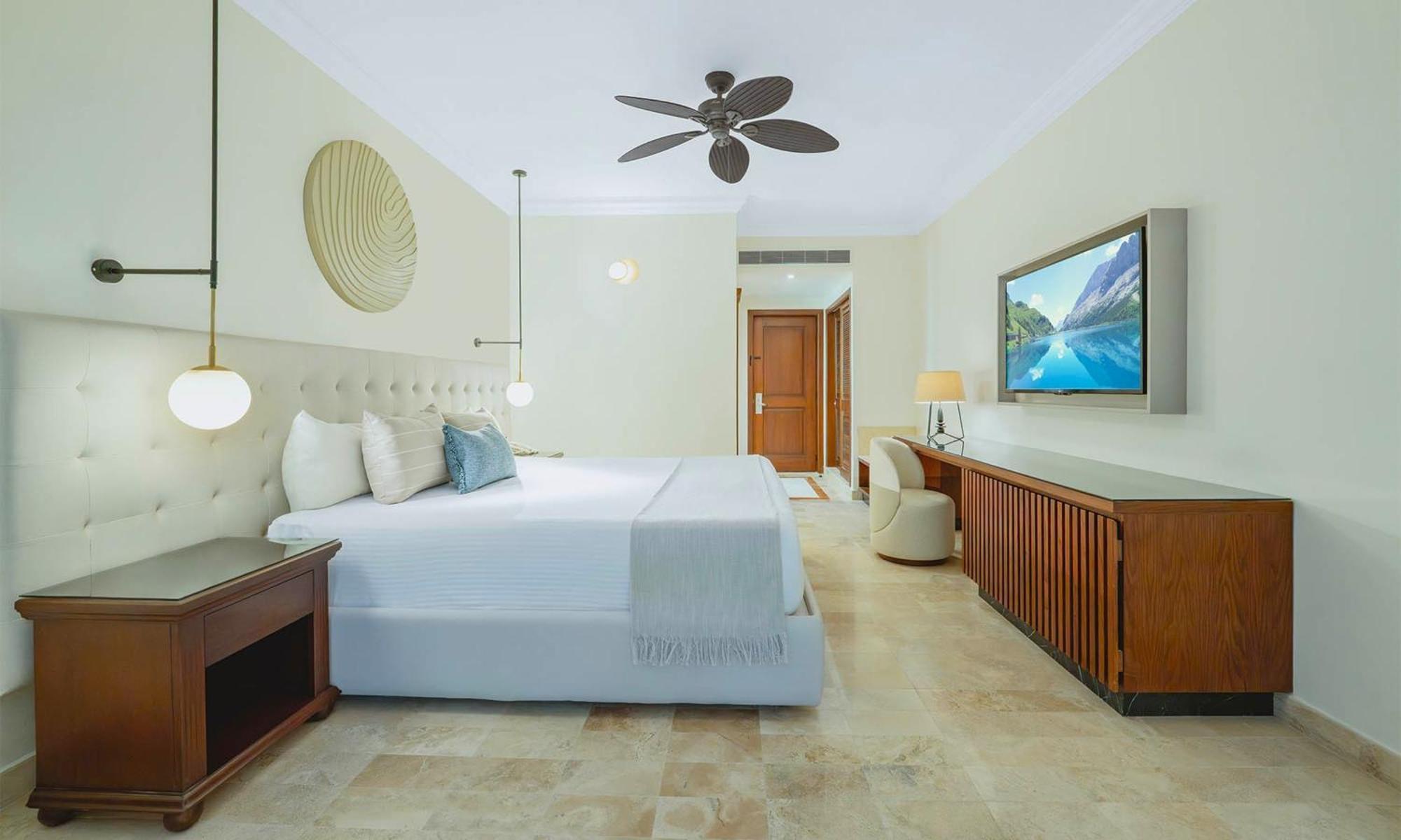 Junior Suite Poolside