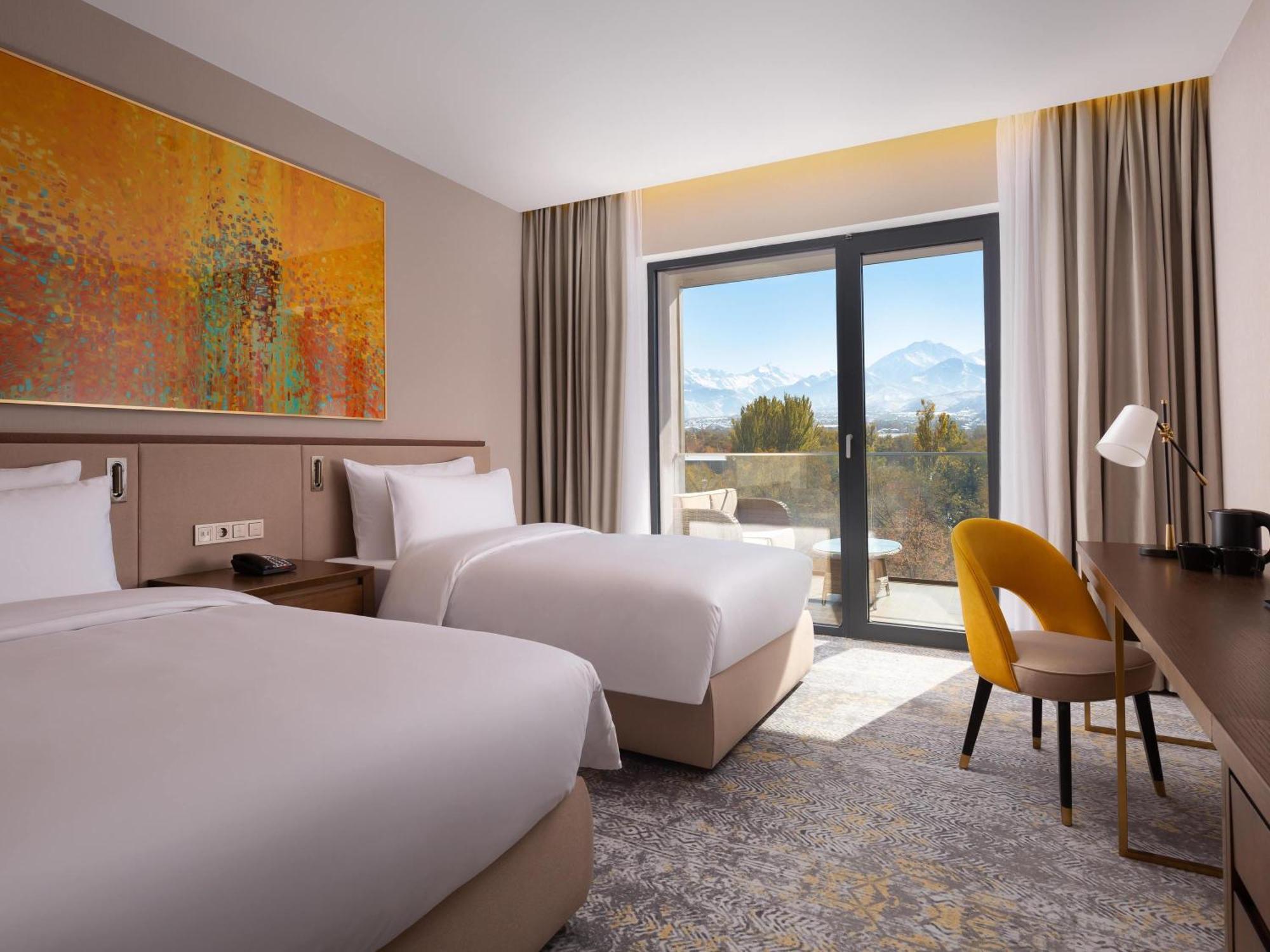 Classic Twin Room with Panoramic Mountain View