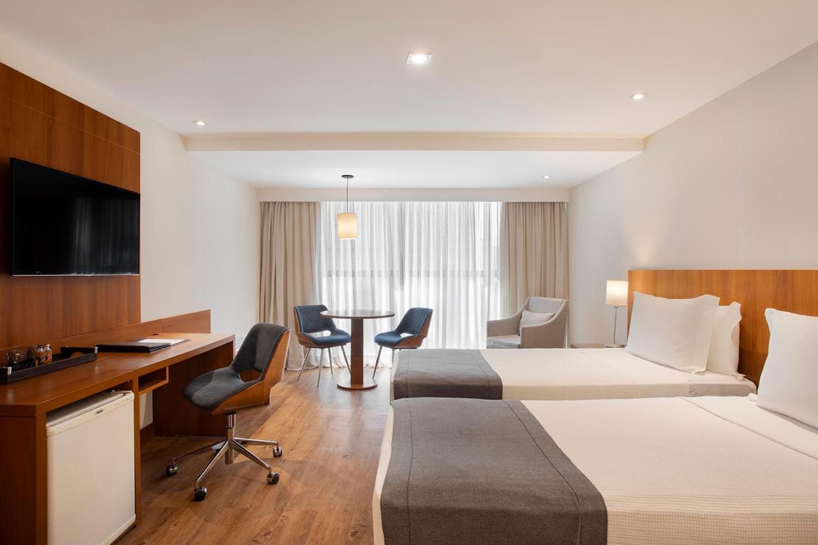 Standard 2 Twin Beds