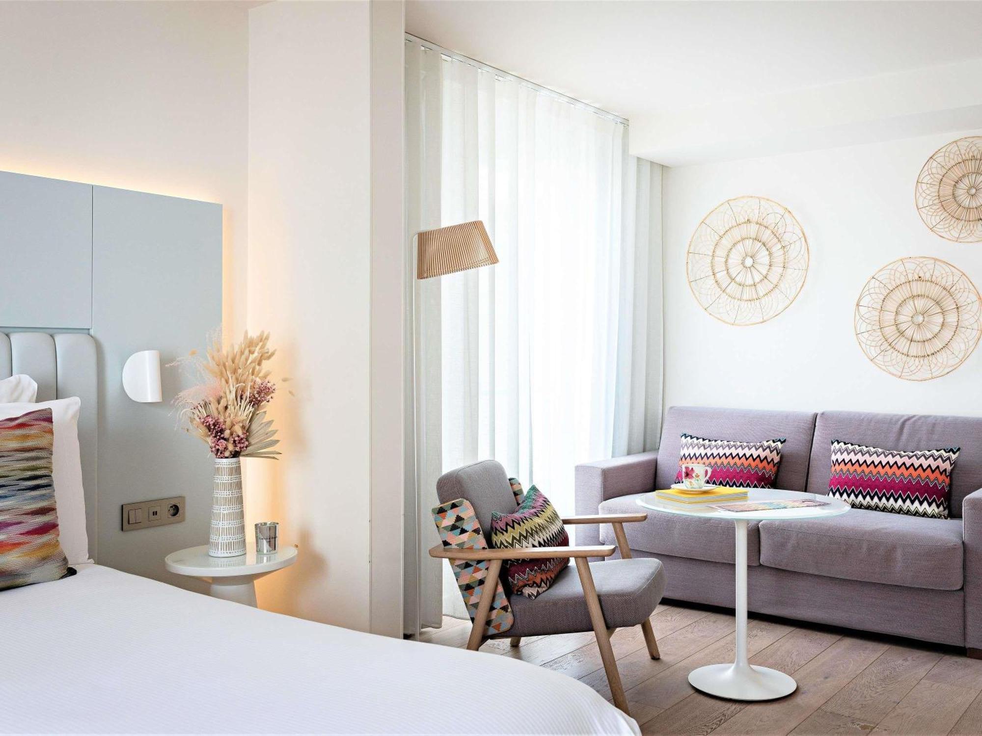 Junior Suite with King or Twin Beds and Convertible Sofa,1716978212:JPEG