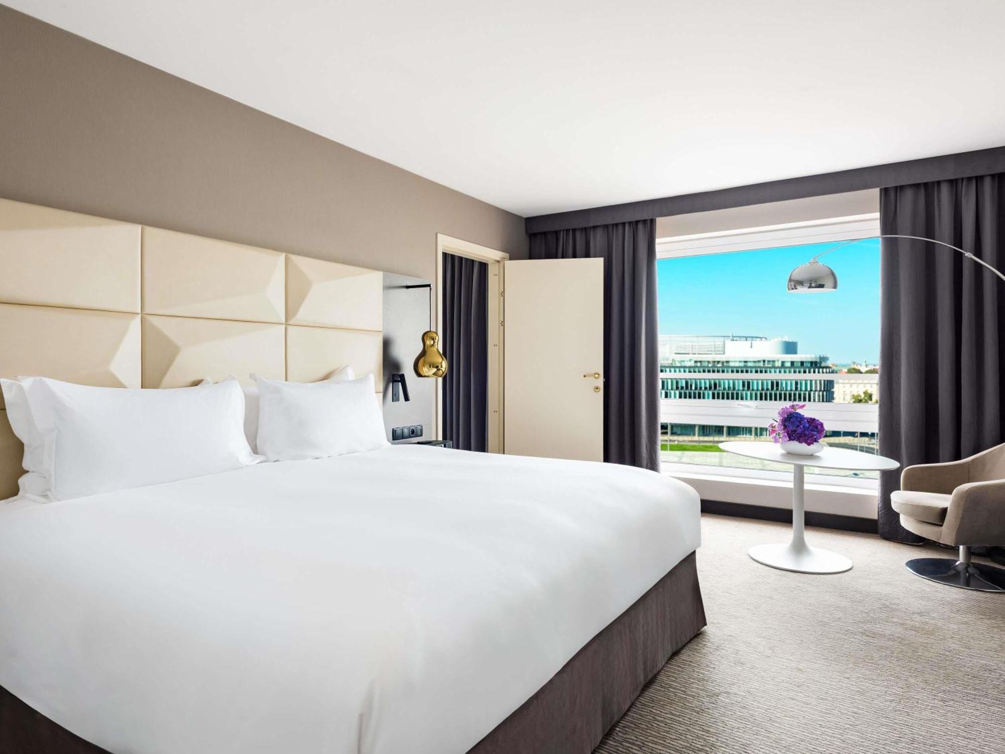 Prestige King Suite