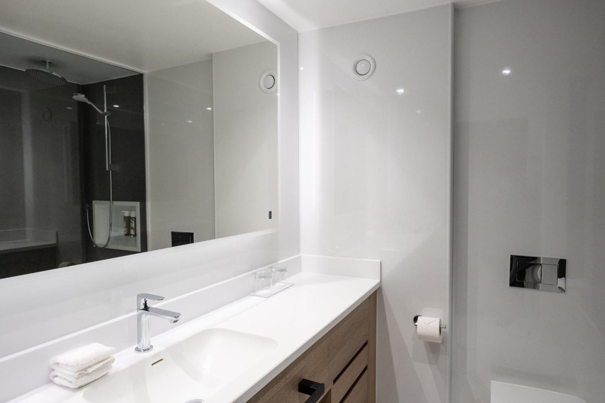 Junior Suite, 1 Super King Bed, Sofa Bed, Quay View,1716993989:JPEG