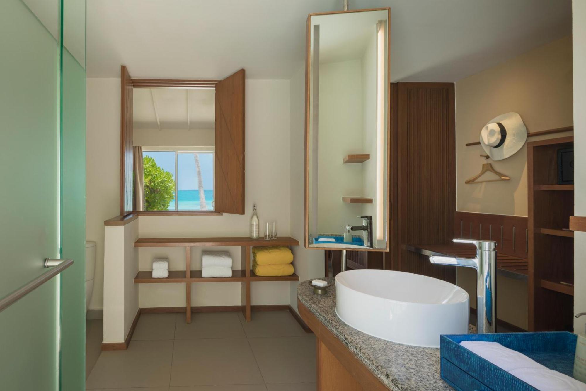 Lagoon View Beach Villa Swirl Pool