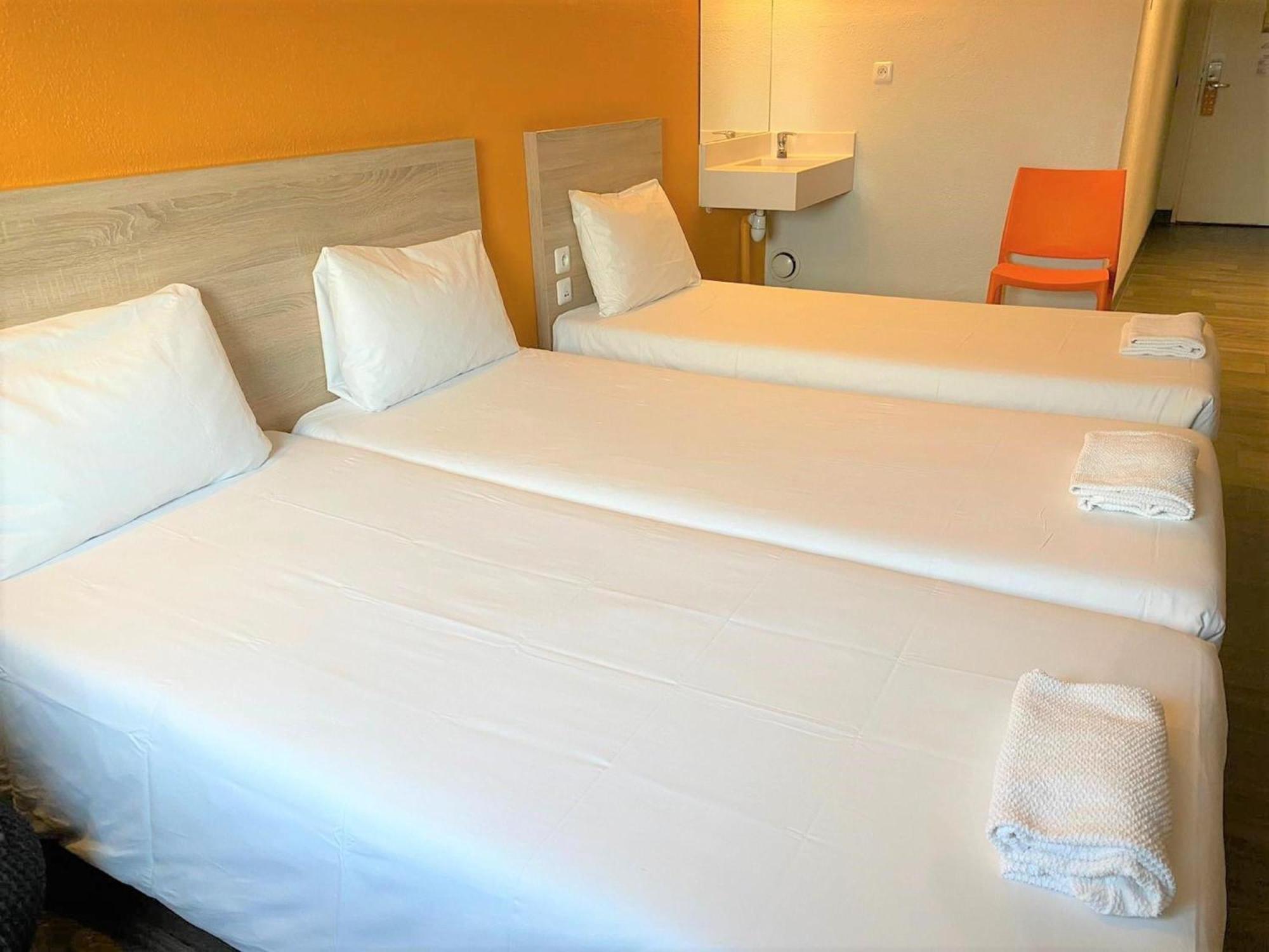 Room Two Single Beds Extra Bed,1765389784:JPEG