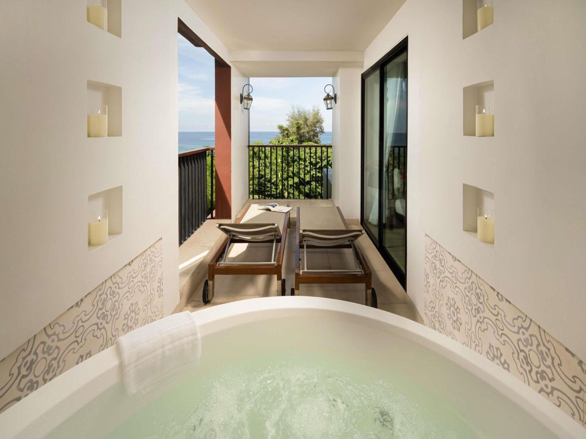 Deluxe Suite Whirlpool Bath – Sea View,1717139575:JPEG