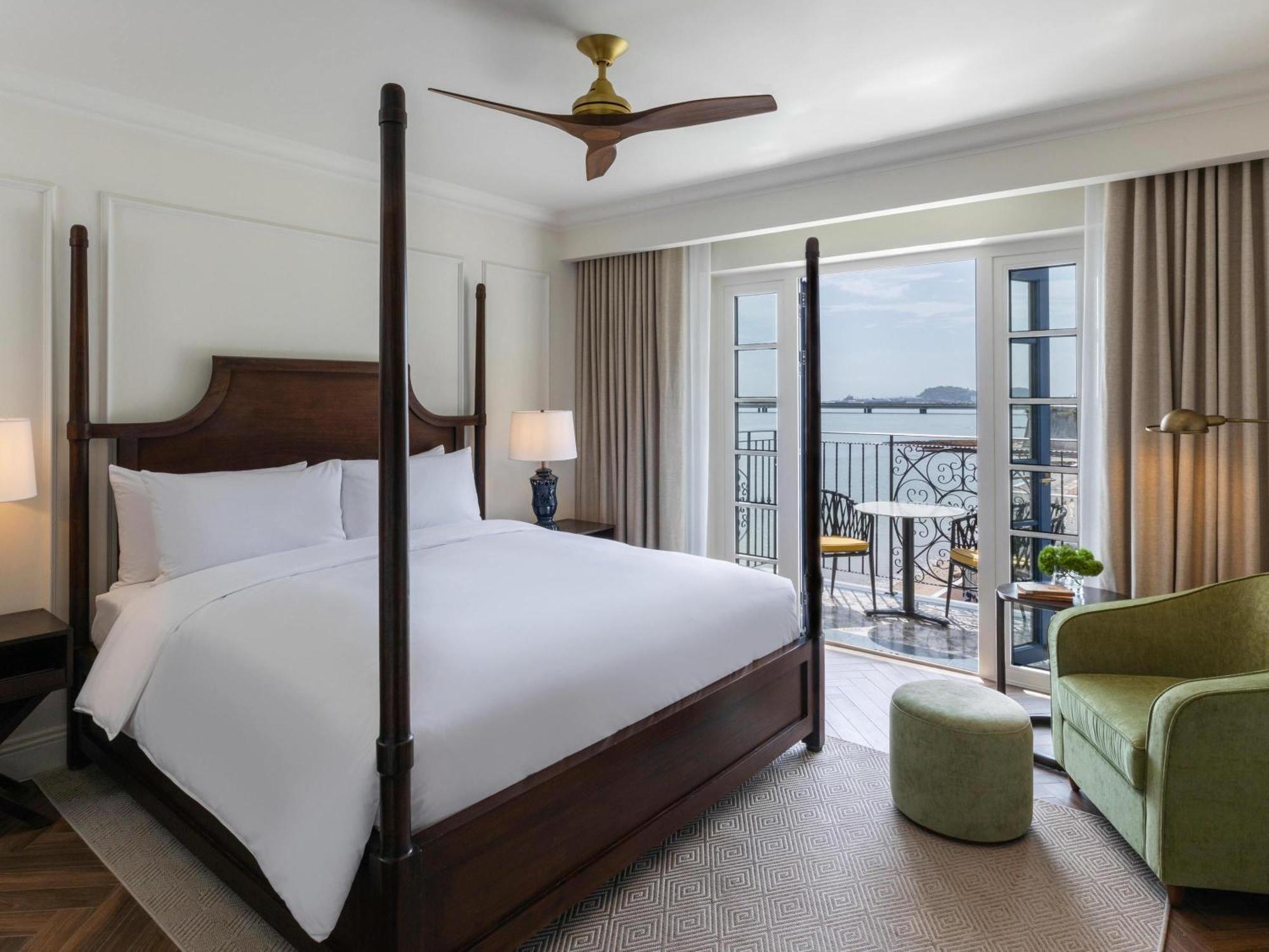 Suite Prestige 1 Chambre 1 Lit King-Size Avec Balcon - Vue sur Plaza