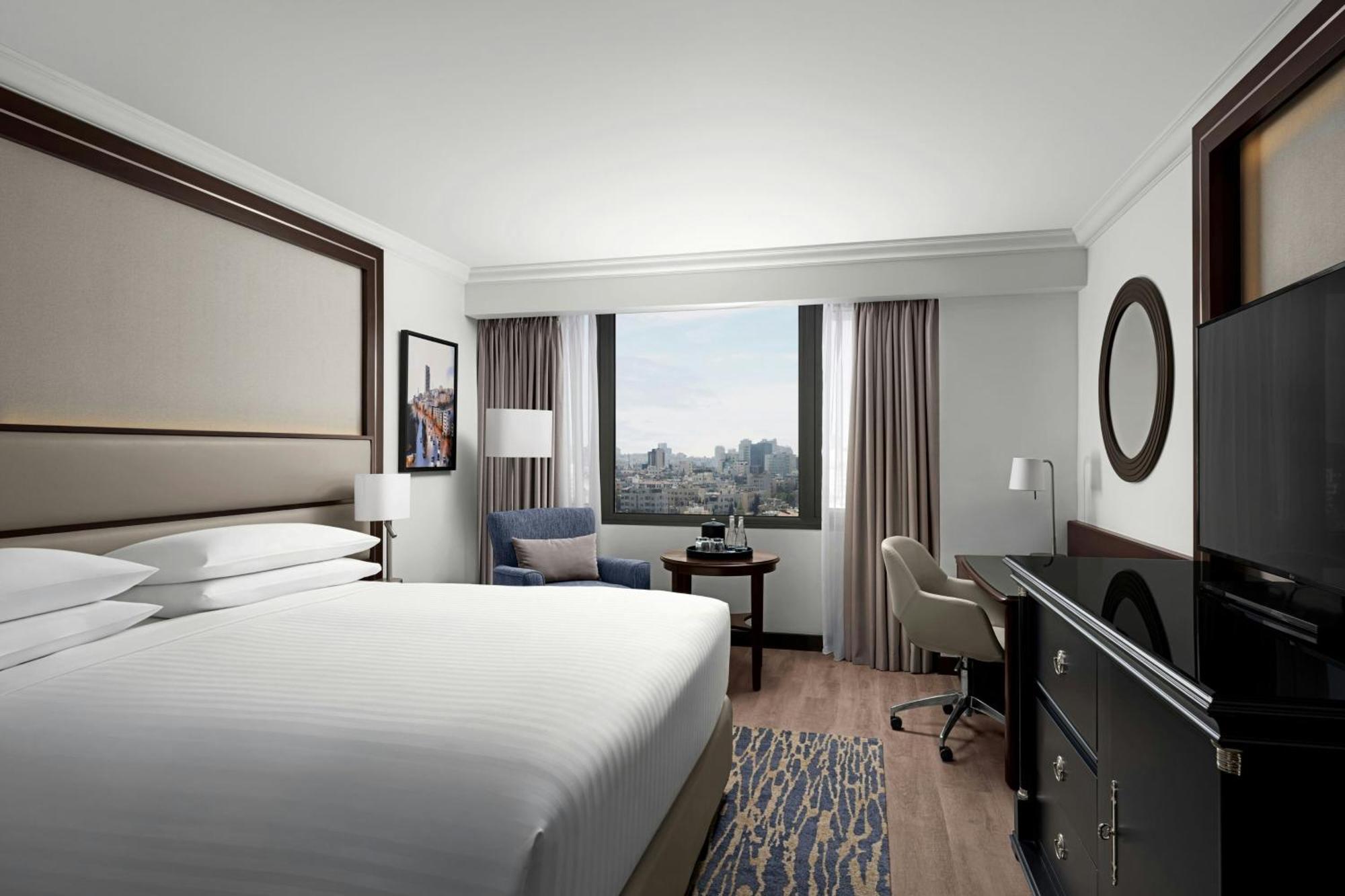 Deluxe Room Guestroom 1 King