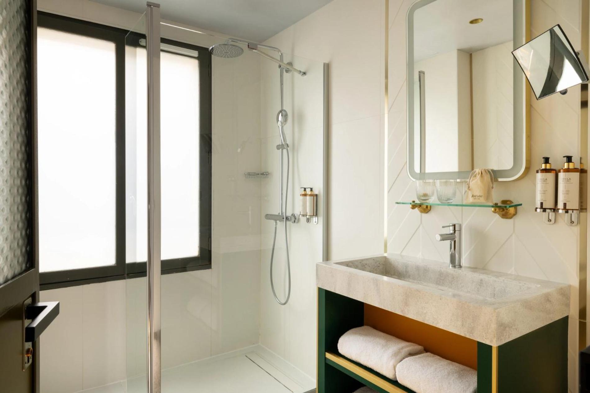 Quarto Deluxe com Cama de Casal ou 2 de Solteiro