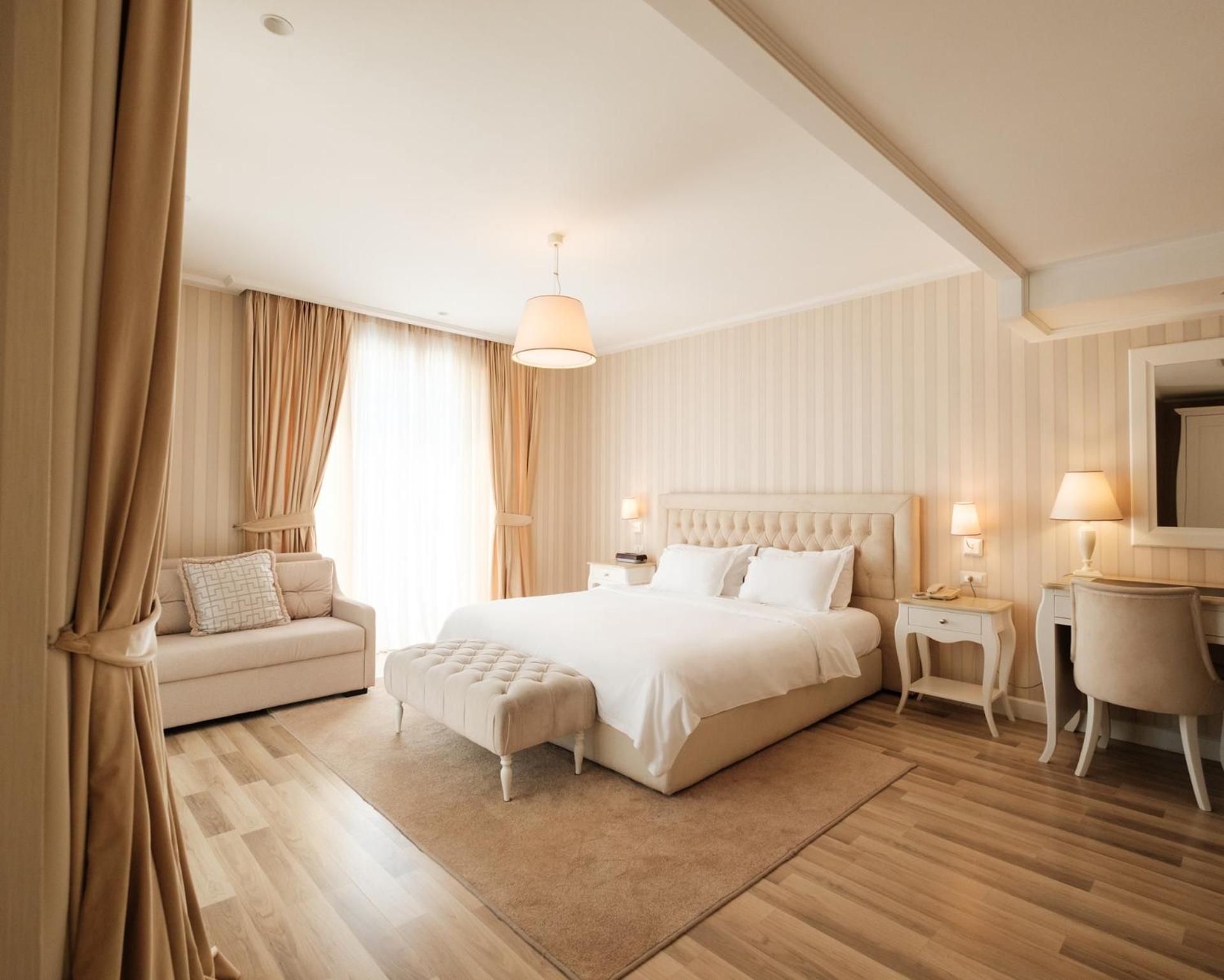 Deluxe Double Room with Balcony and Sea View