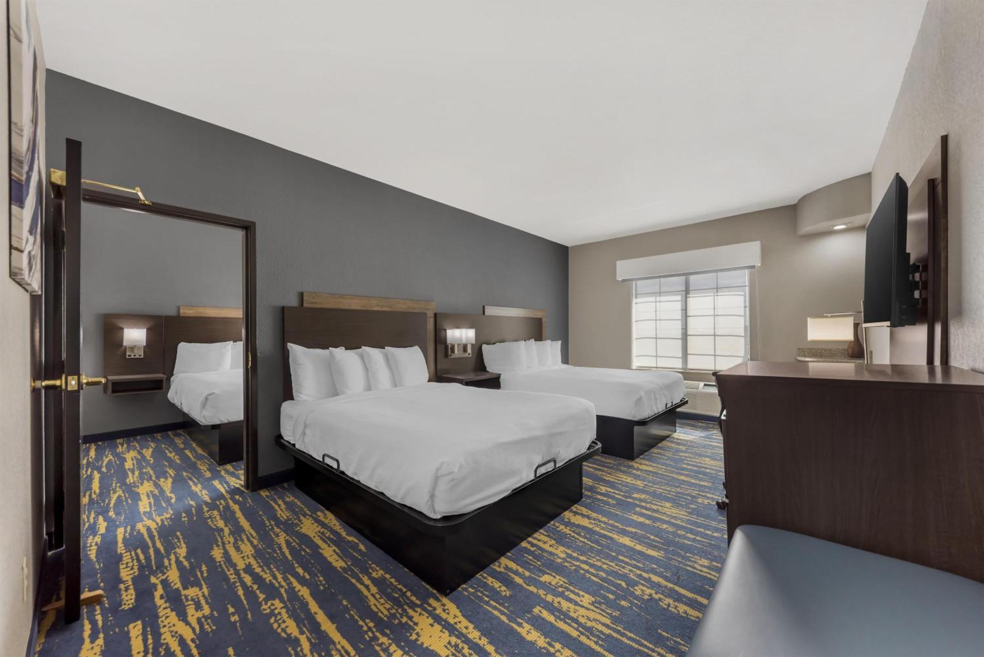 Suite Three Queen beds,1730036770:JPEG