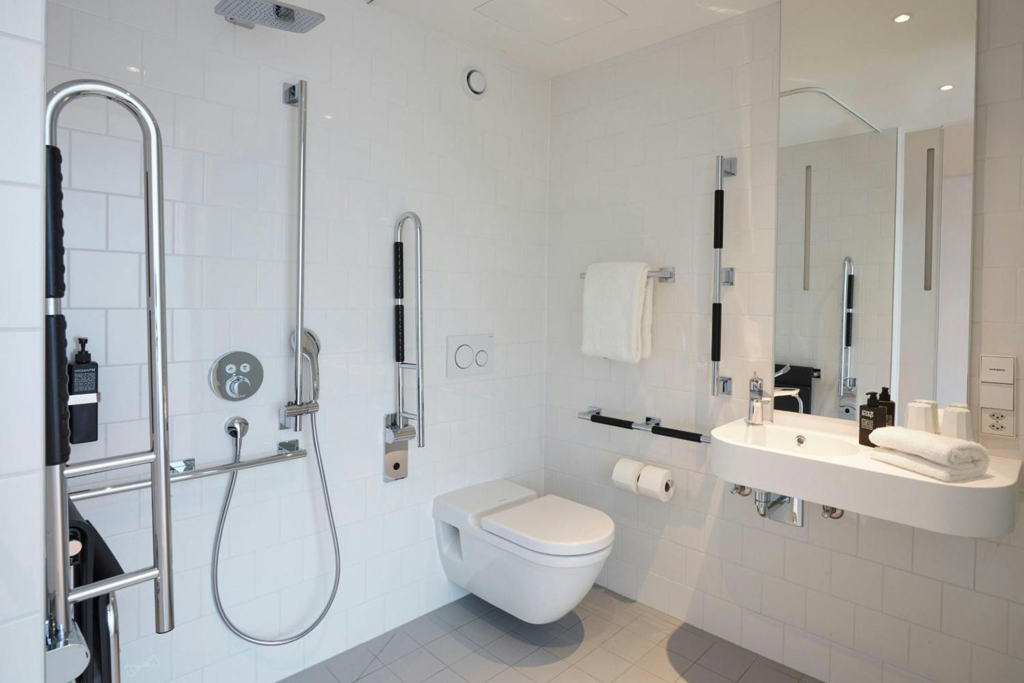 King Room - Accessible,1743161304:JPEG