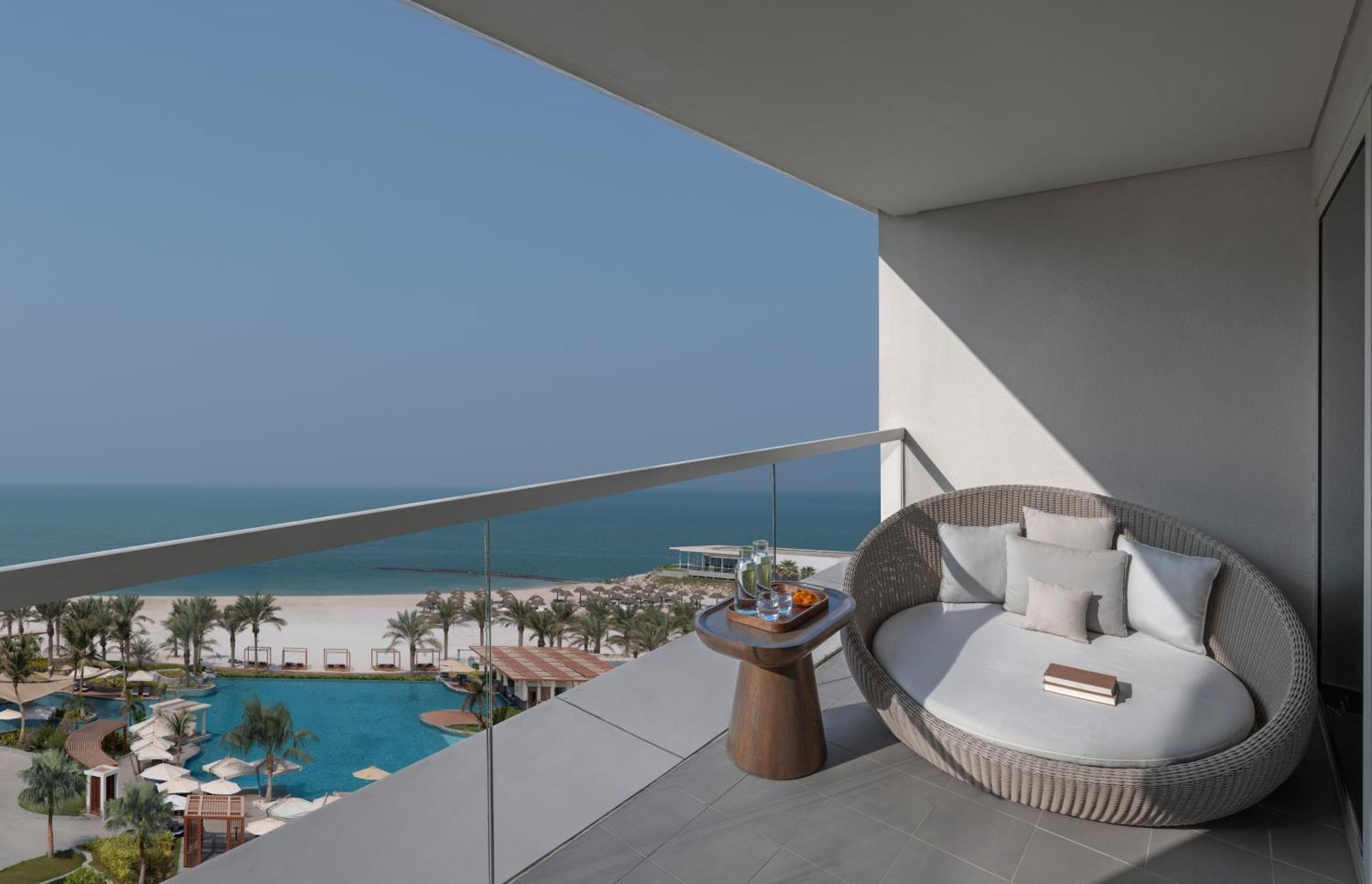 Twin Room with Infinity Ocean View and Club Lounge Access