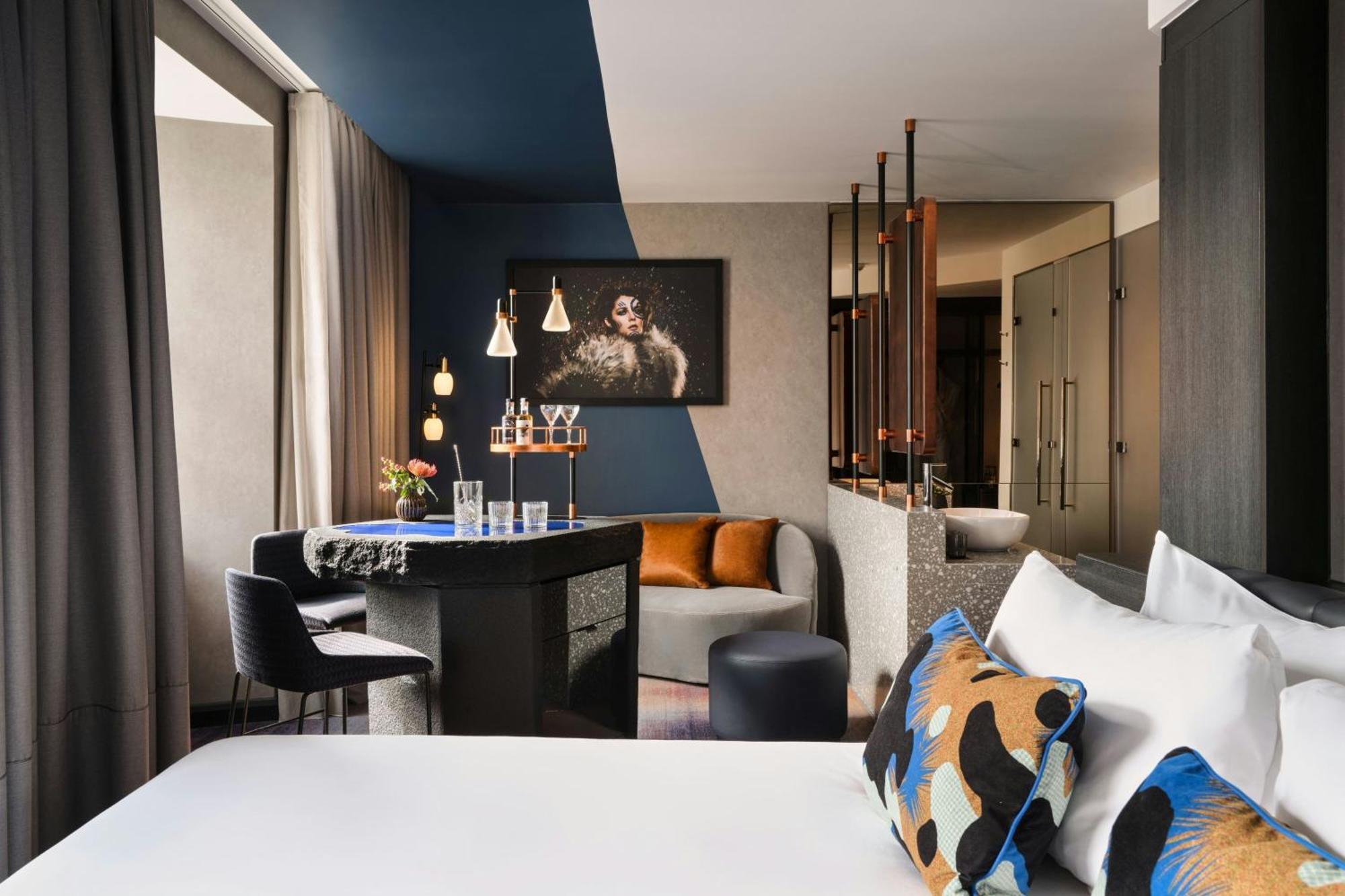 James Craig Deluxe Guest Room