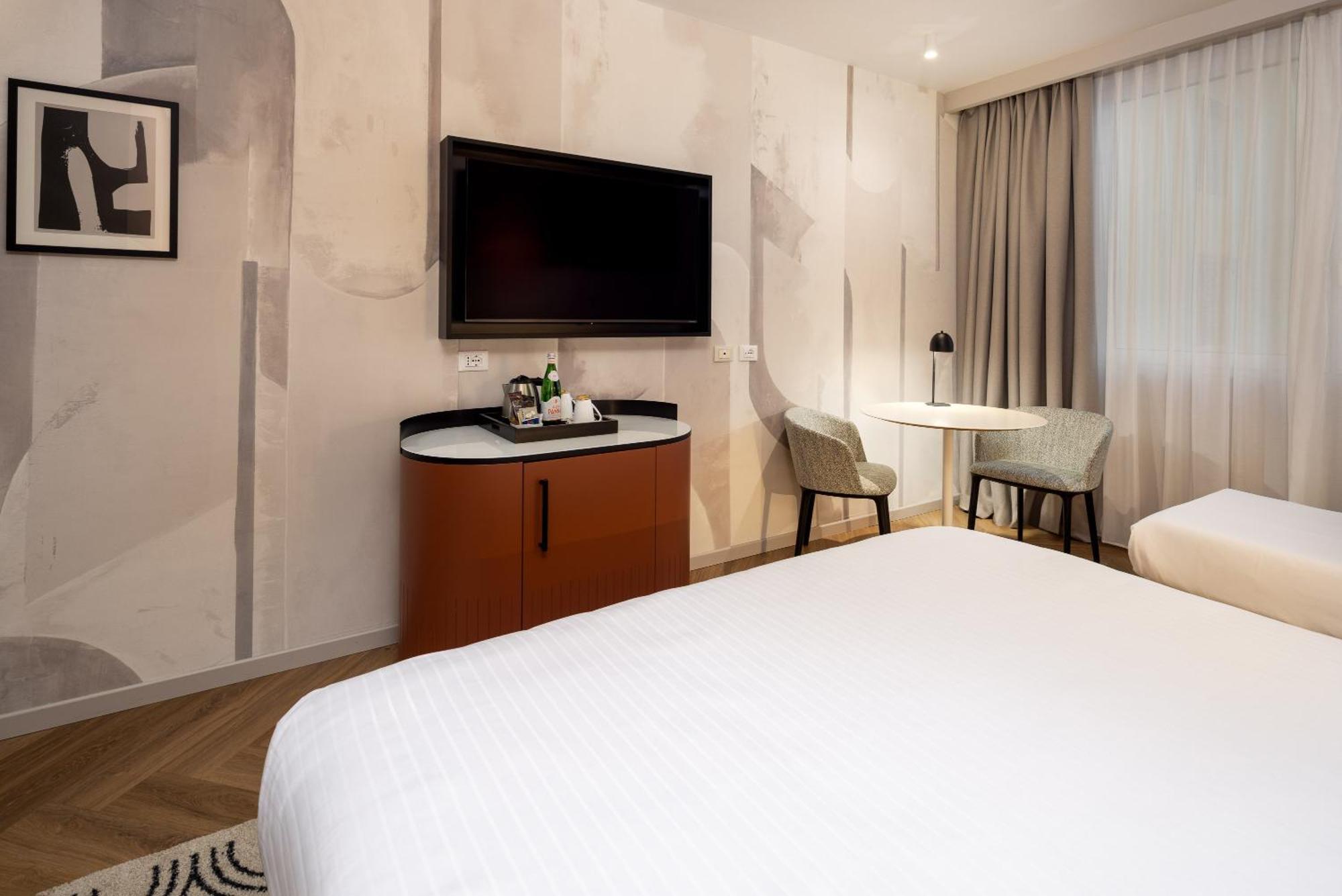 Standard King Room Accessible