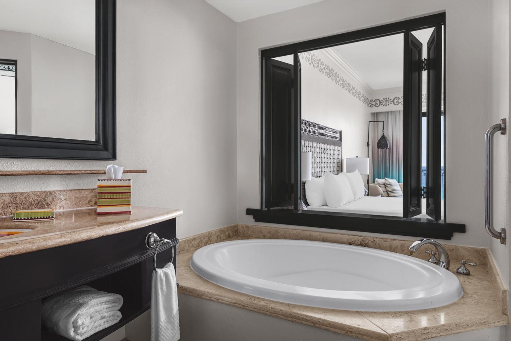Habitación Deluxe con cama extragrande y balcón - Frente al océano