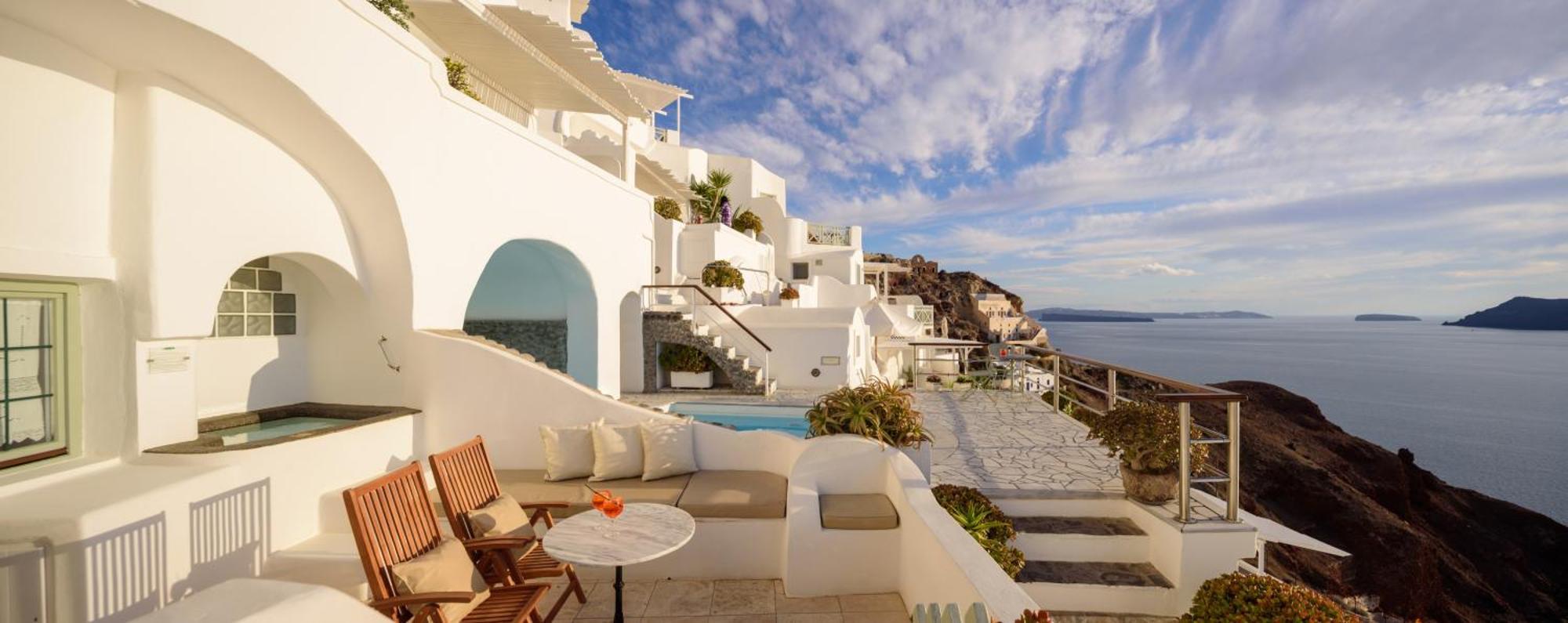 Superior Suite Private Whirlpool & Caldera View