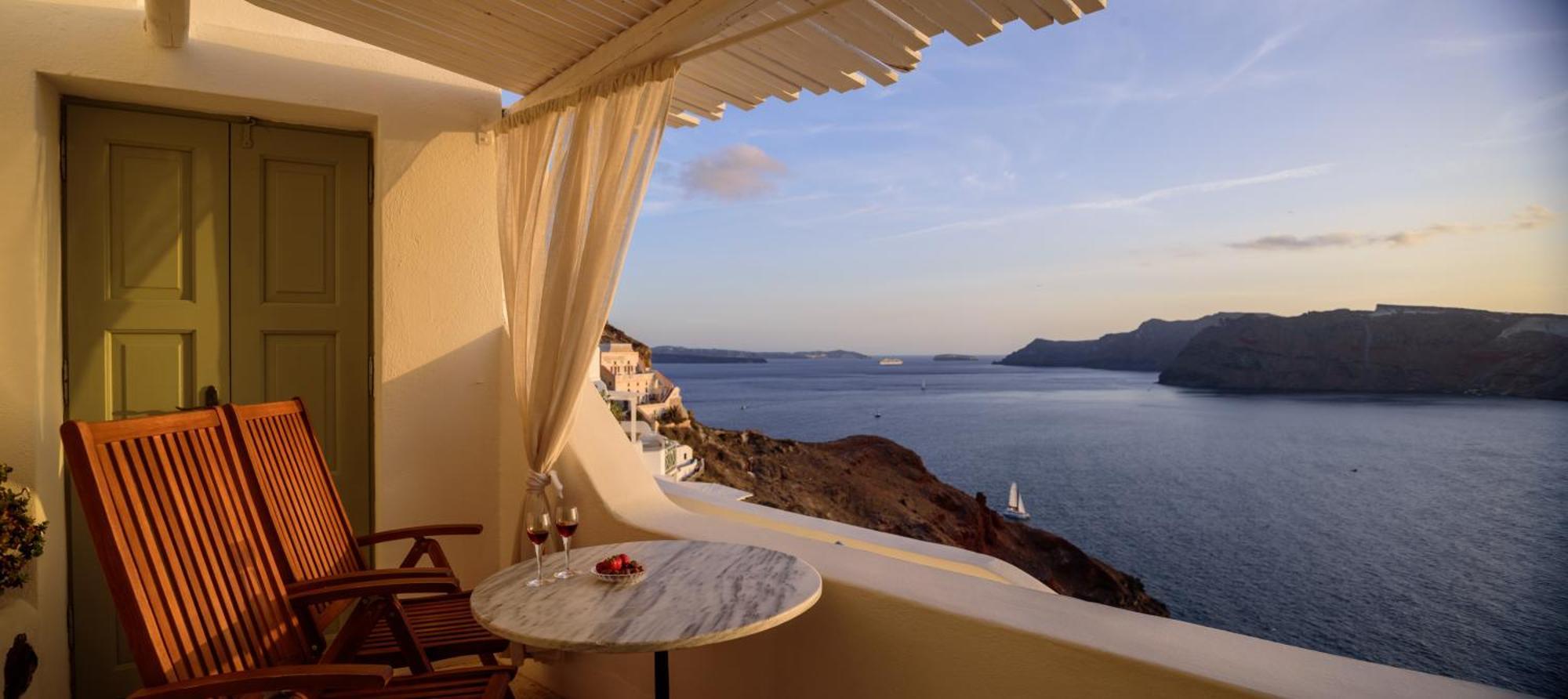 Superior Suite Private Whirlpool & Caldera View