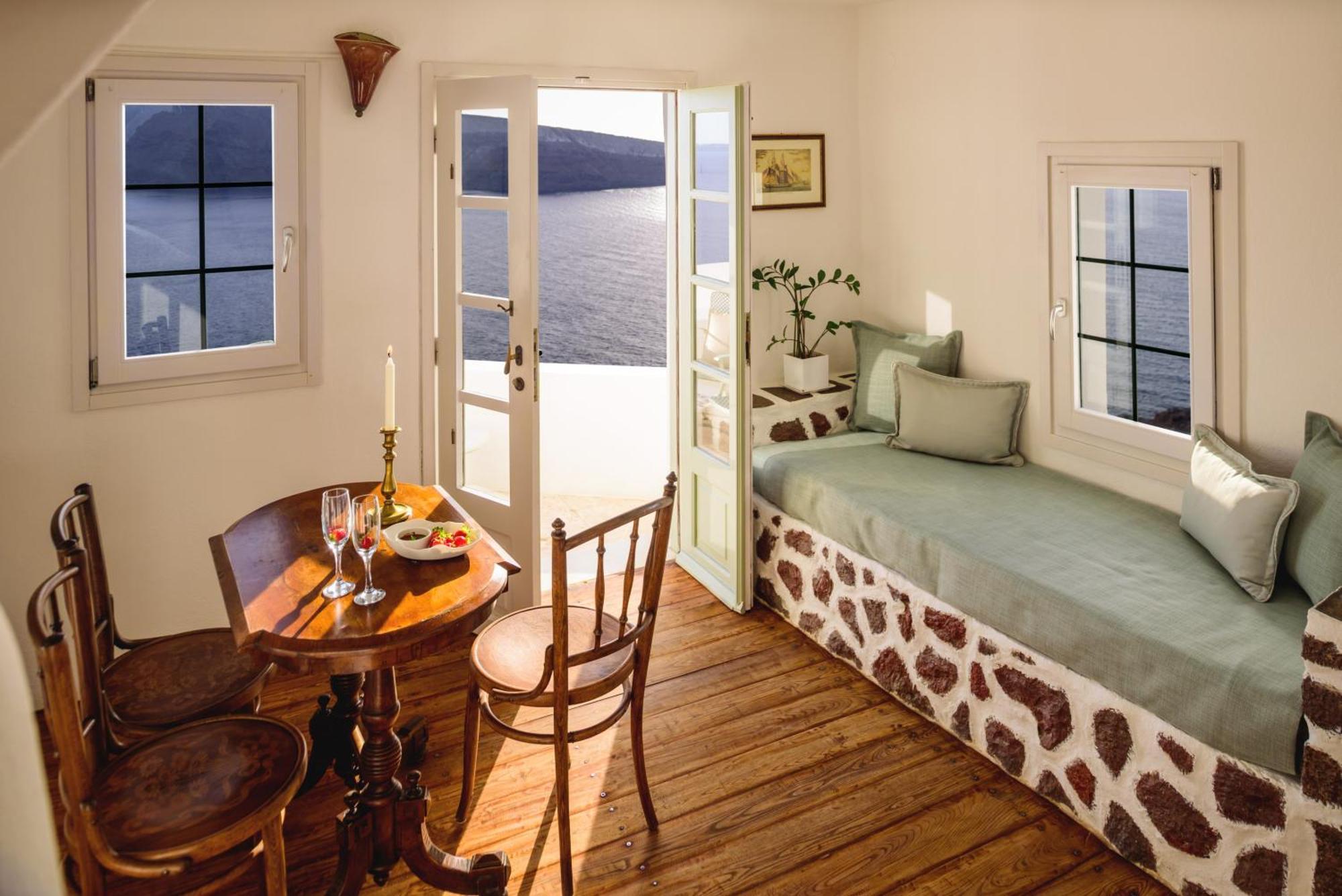 Superior Suite Private Whirlpool & Caldera View