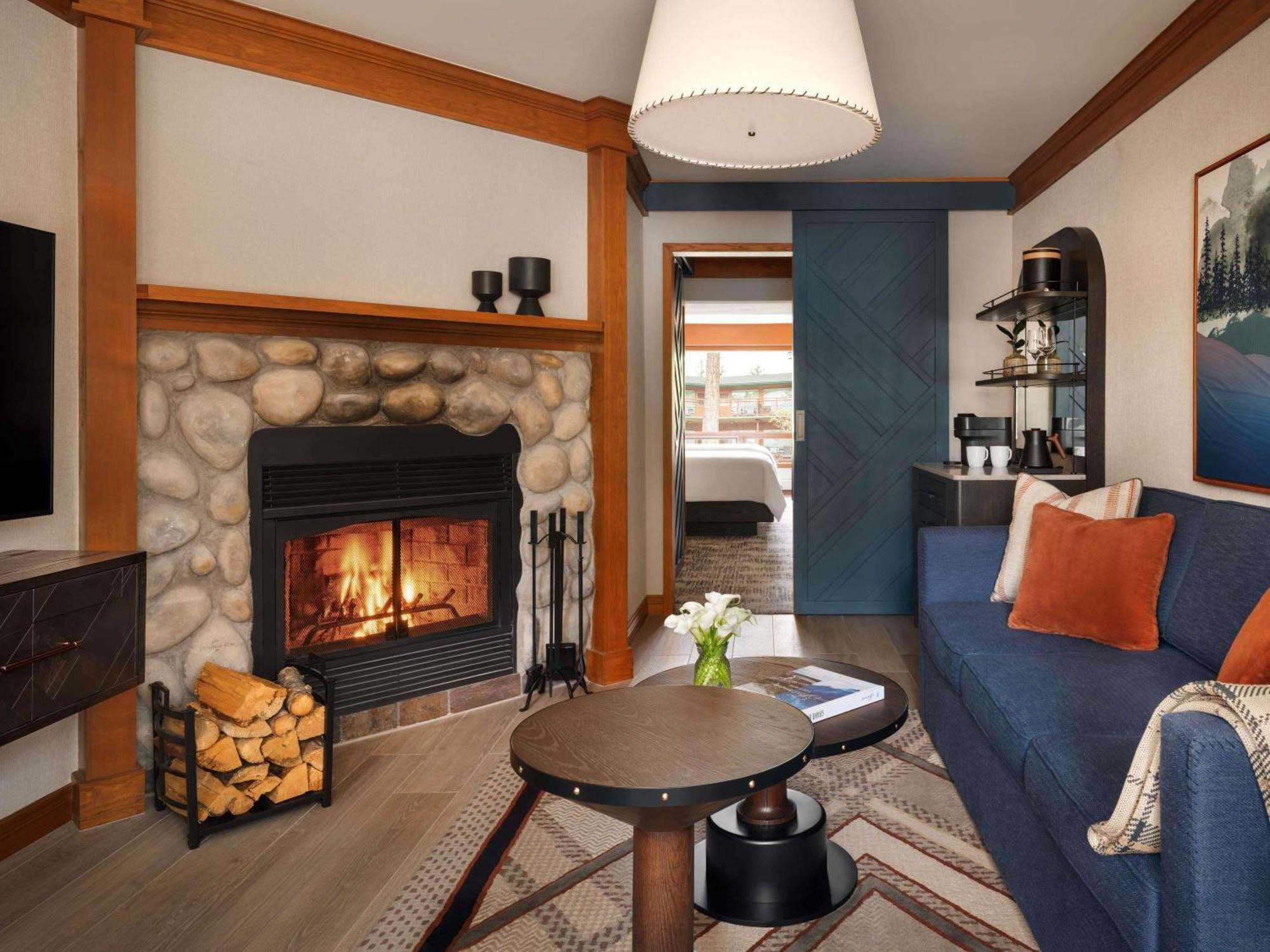 One-Bedroom Queen Suite with Two Queen Beds and Lake View