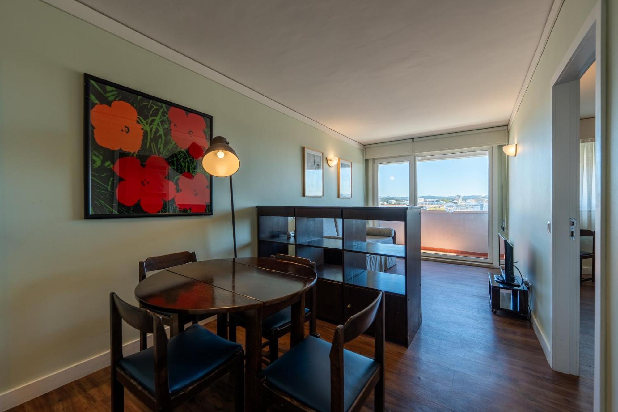 One-Bedroom Apartment City View