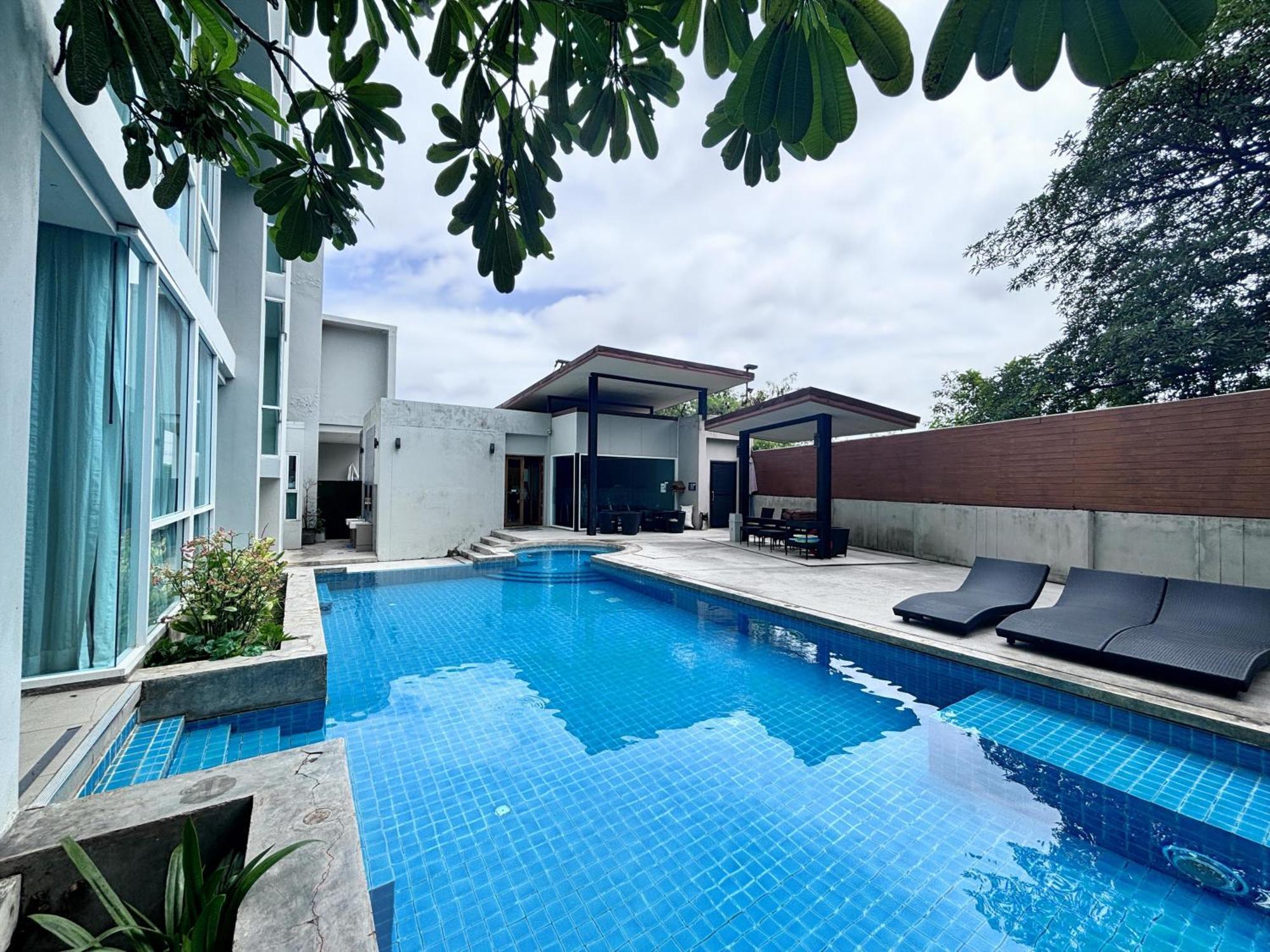 Deluxe Double Room Pool Access,1756568339:JPEG
