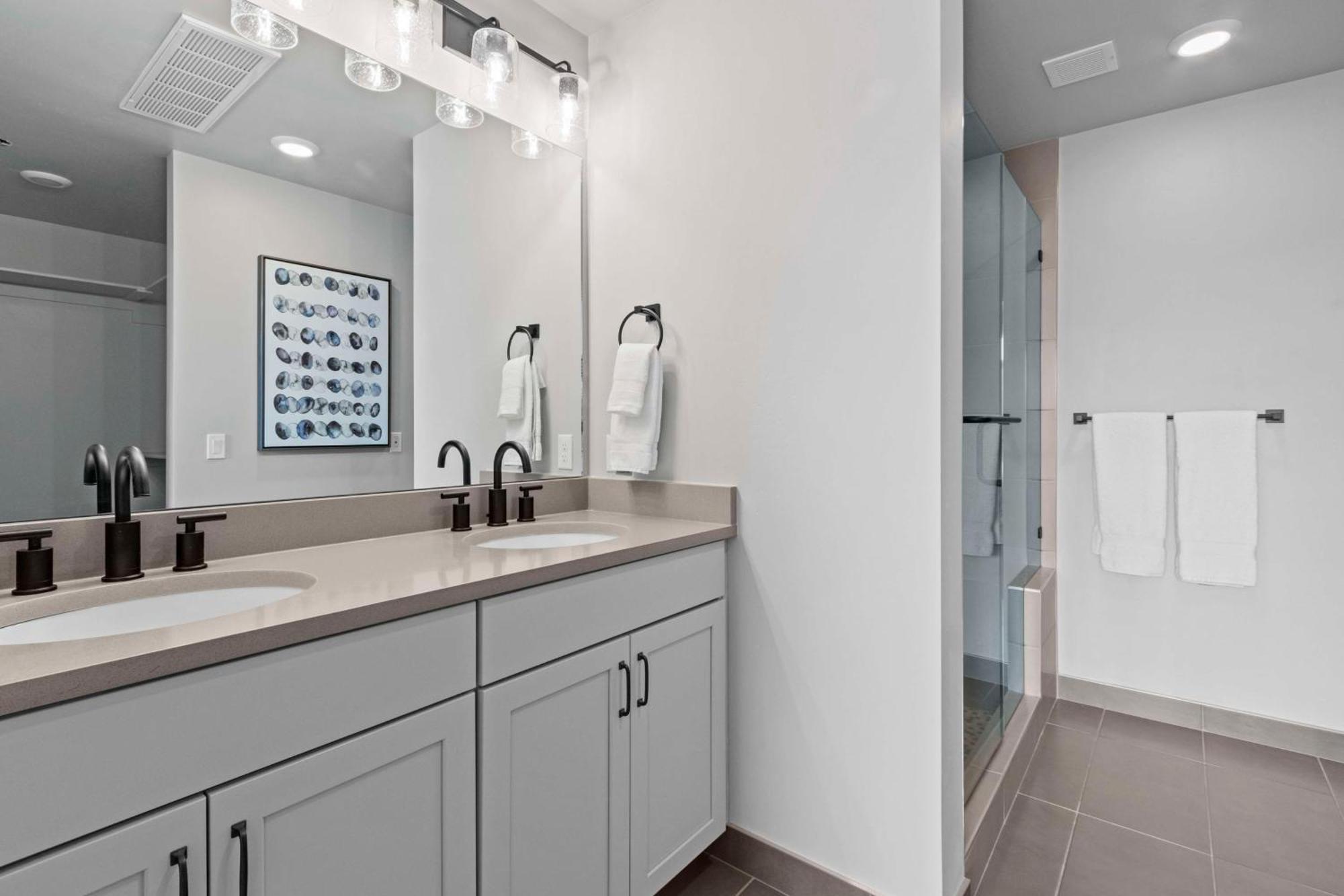Two-Bedroom Mountain View Luxury Suite - 2 Queens, 1 King, Sofa Sleeper,1743372094:JPEG