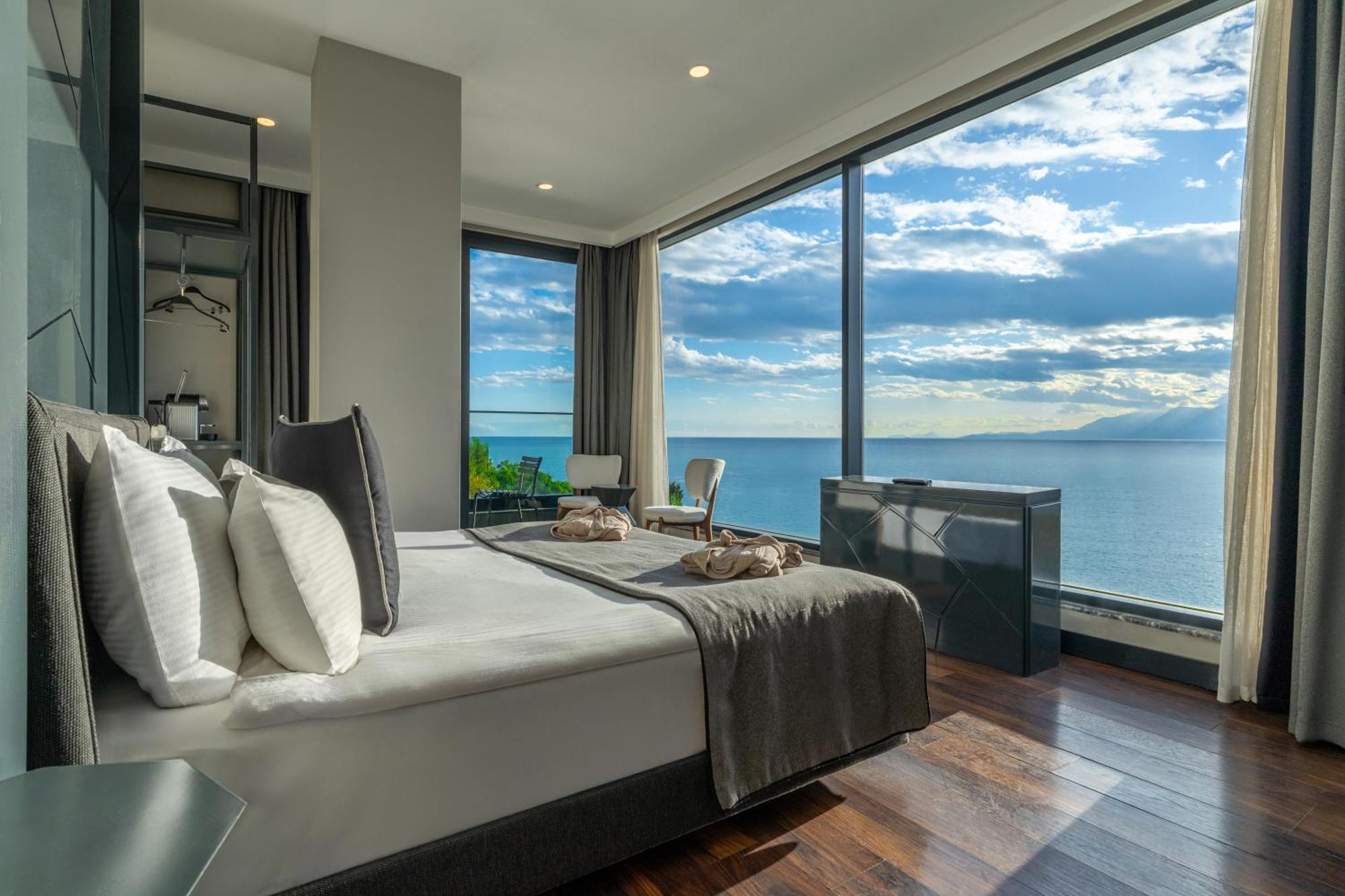 Tweepersoonskamer met Balkon en Uitzicht op Zee